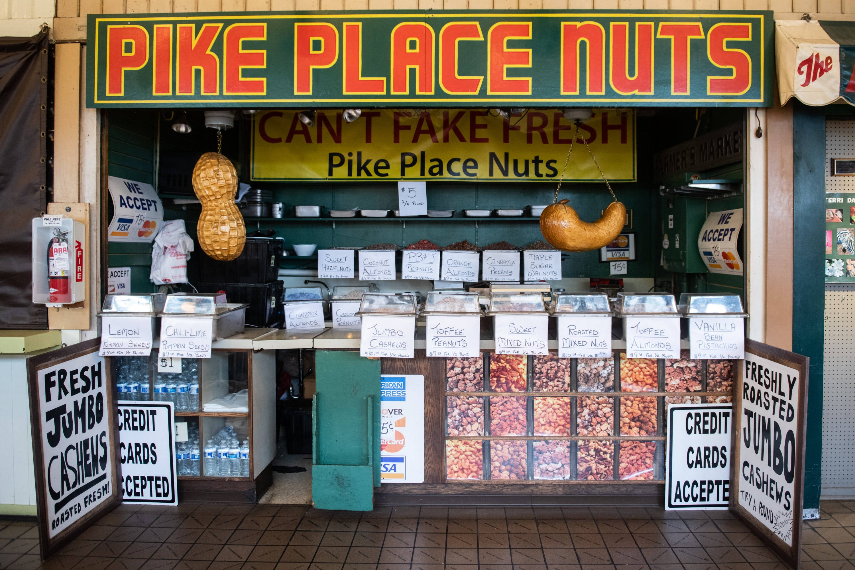 Pike Place Market, nuts stall, colorful roasted nuts, 2K Desktop Wallpaper
