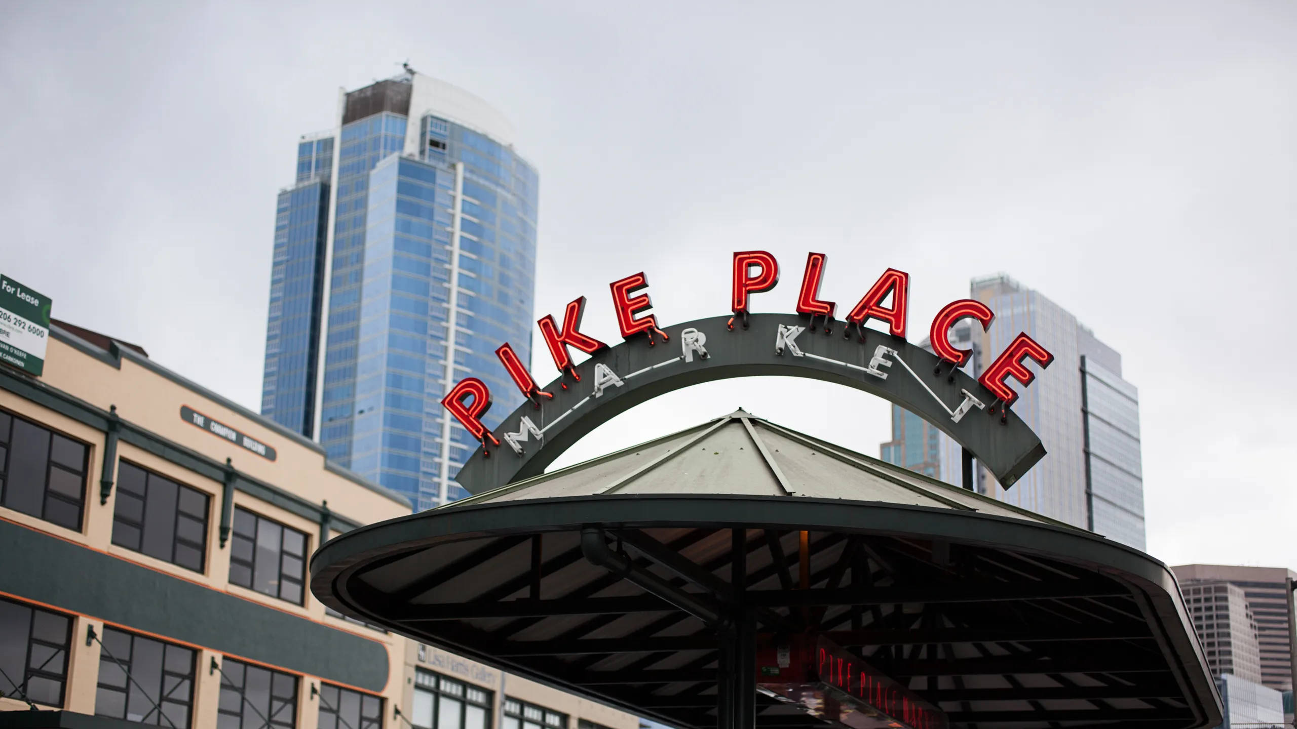 Pike Place Market, red neon sign, covered pavilion, 2K Desktop Wallpaper