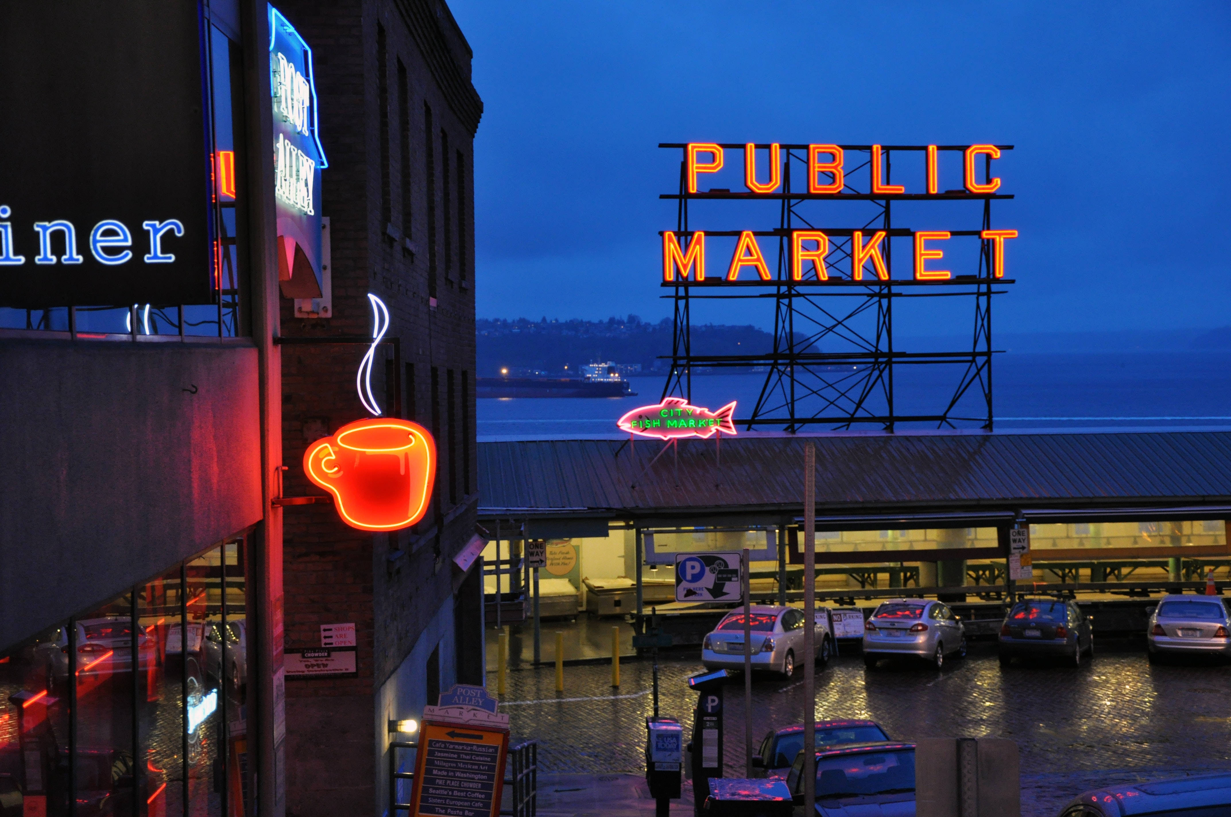 Pike Place Market, neon signs, twilight, 4K Desktop Wallpaper