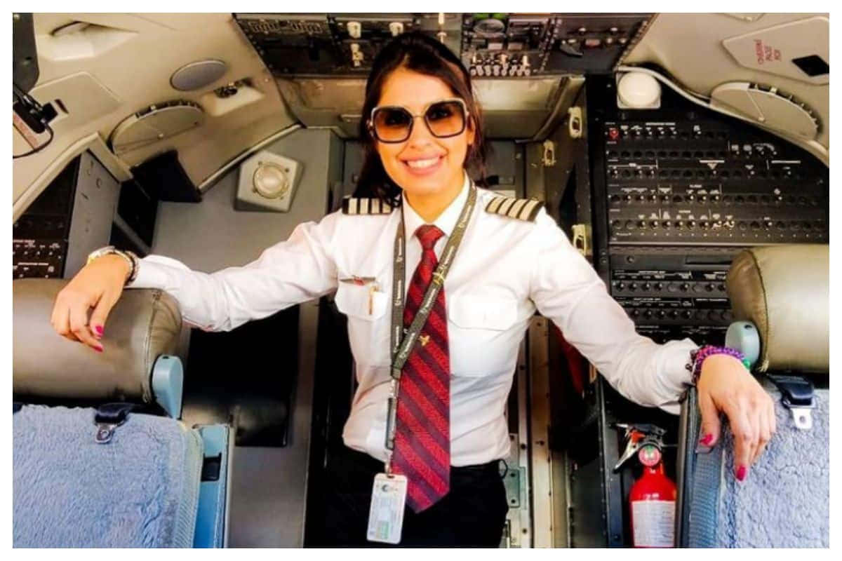 female pilot, airplane cockpit, uniform, SD Desktop Wallpaper