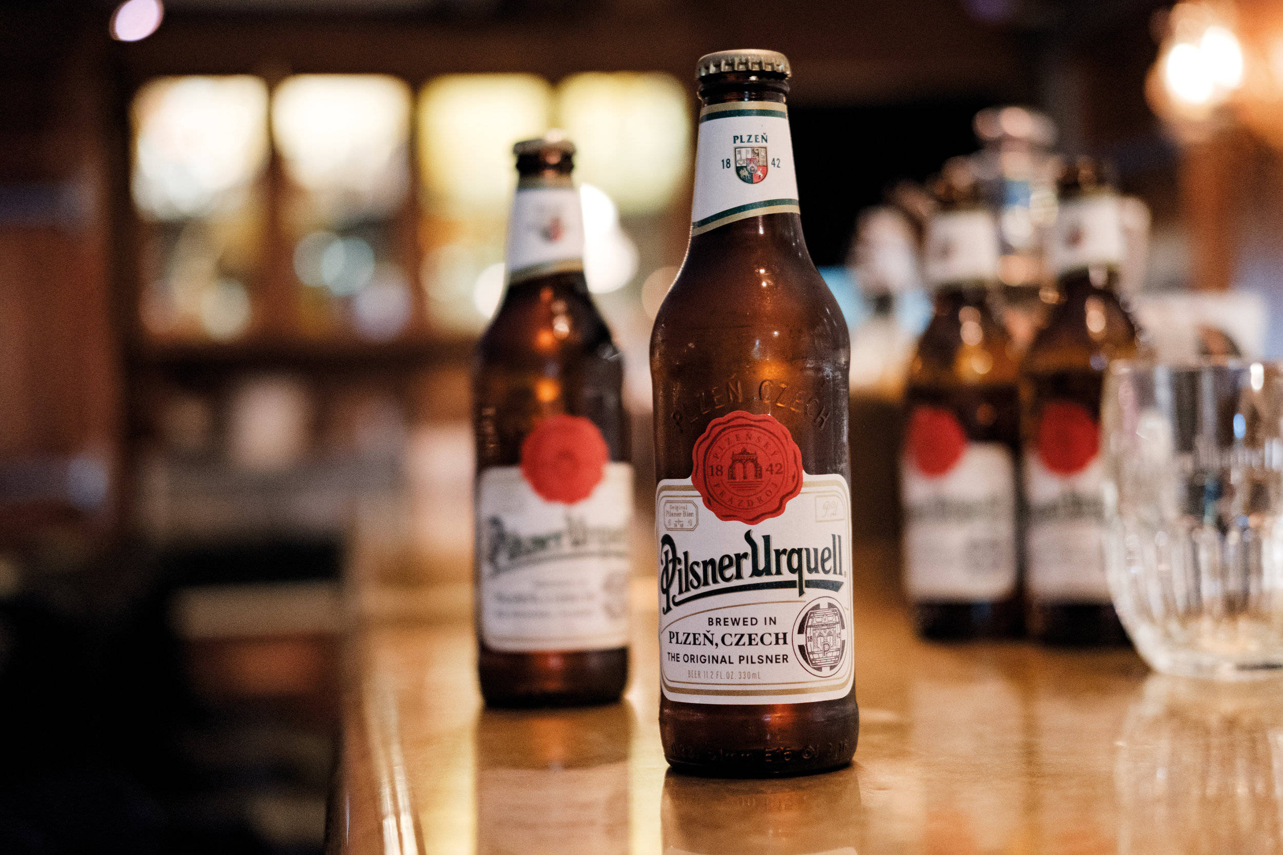 Pilsner Urquell, beer bottles, polished bar counter, Full HD Desktop Wallpaper