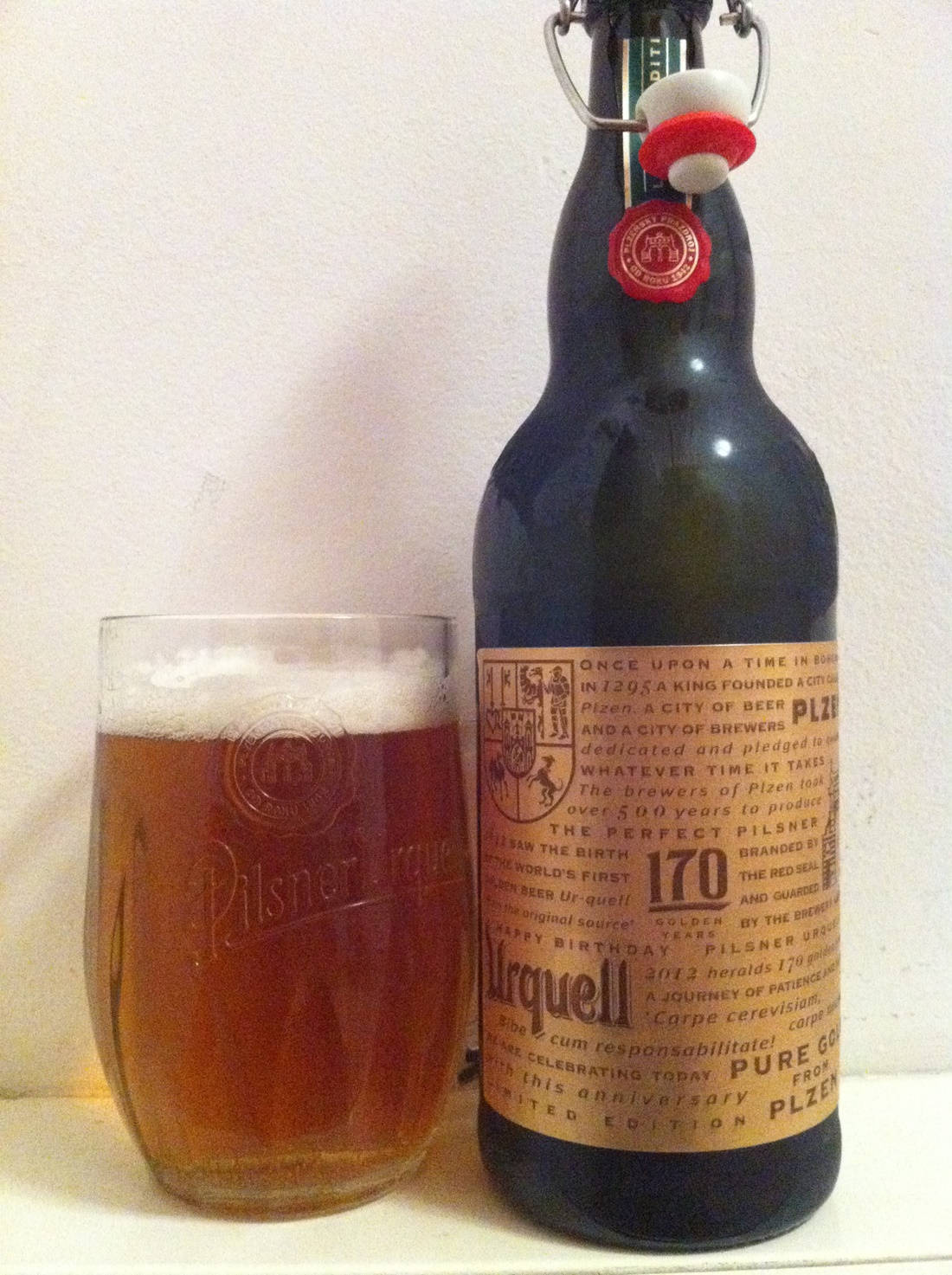 Pilsner Urquell, dark glass bottle, red seal, HD Phone Wallpaper