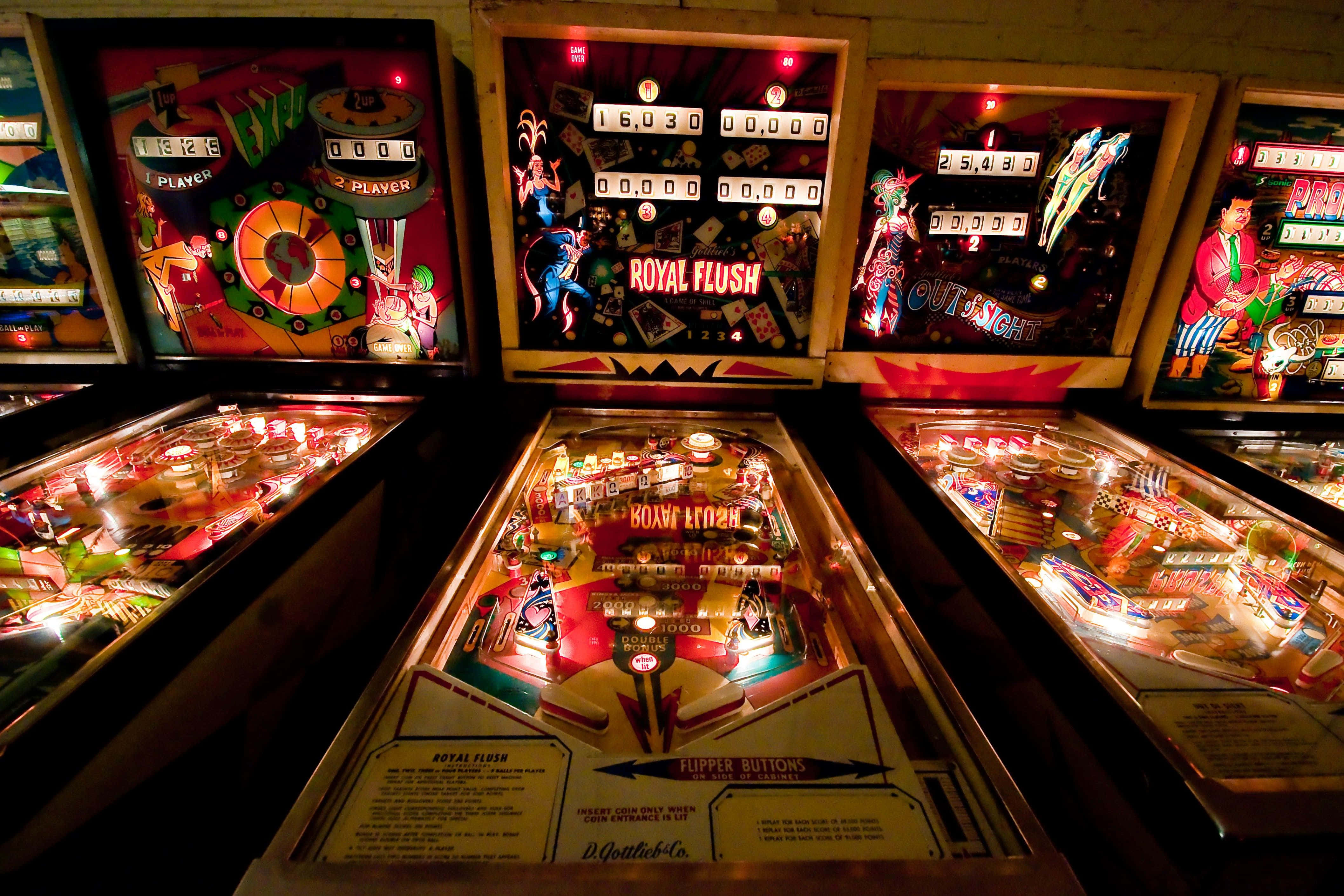 classic retro pinball machine, vintage pinball machines, colorful lights, 4K Desktop Wallpaper
