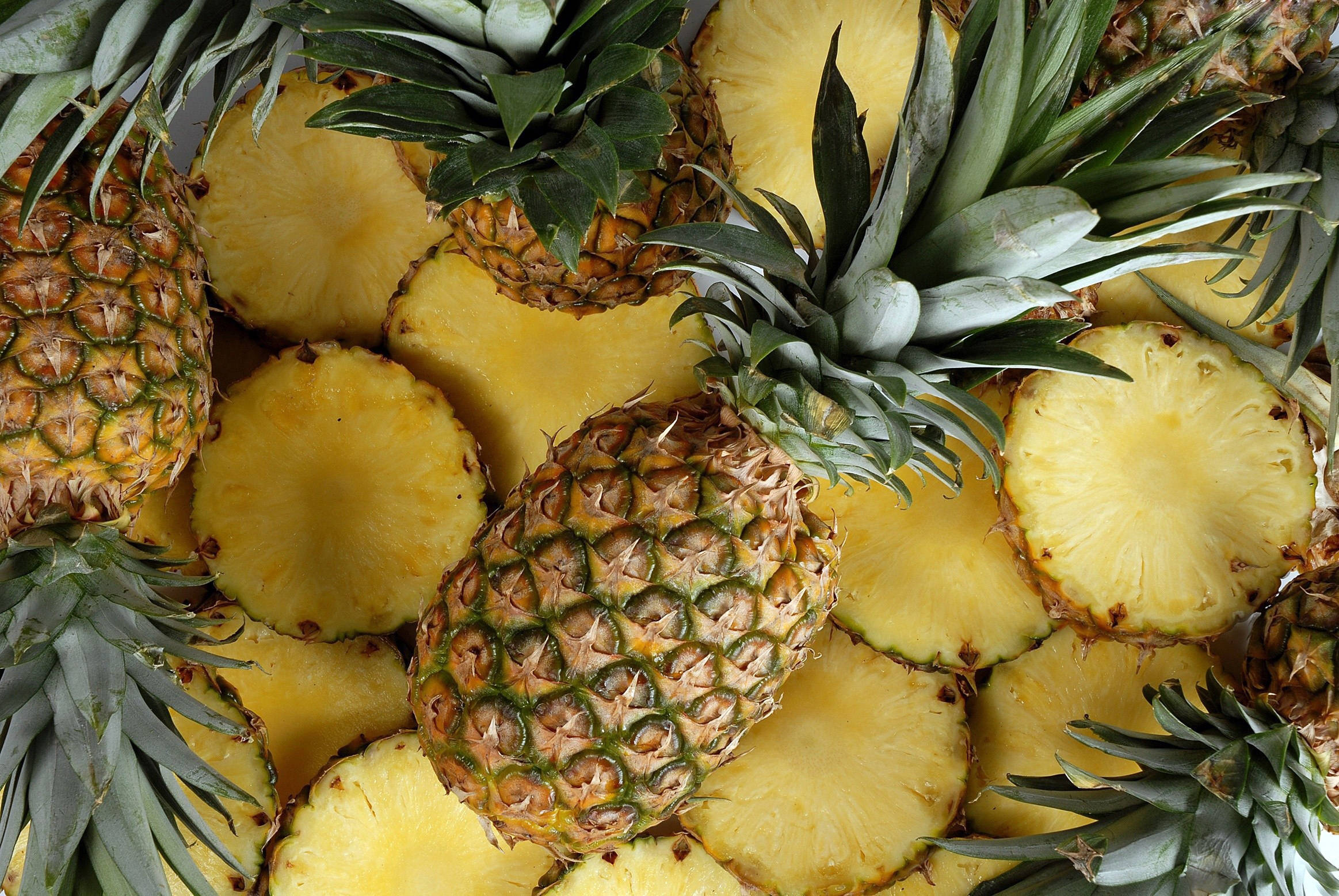 whole pineapple, sliced pineapple, juicy yellow flesh, Full HD Desktop Wallpaper