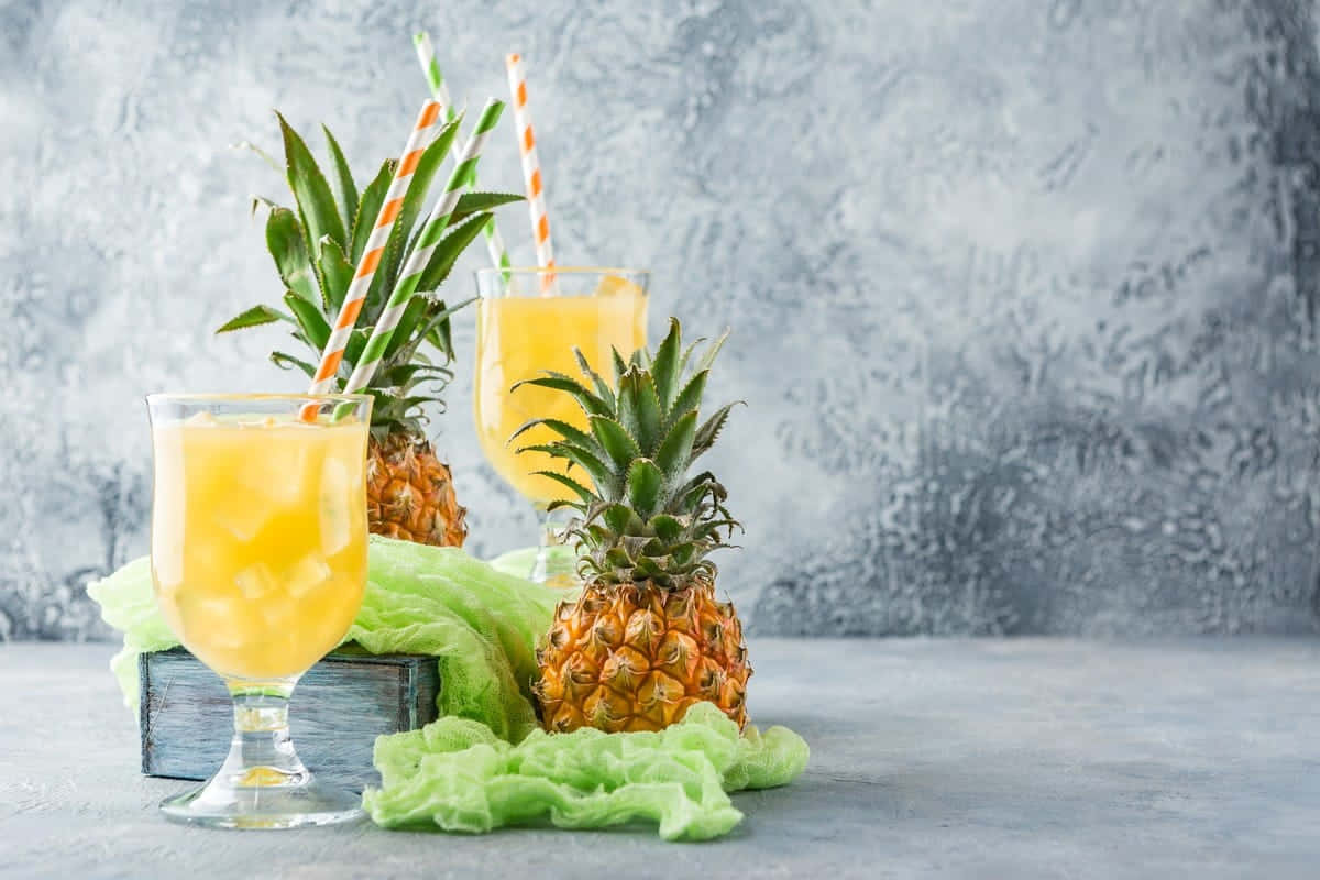 pineapple juice, whole pineapples, striped straws, SD Desktop Wallpaper