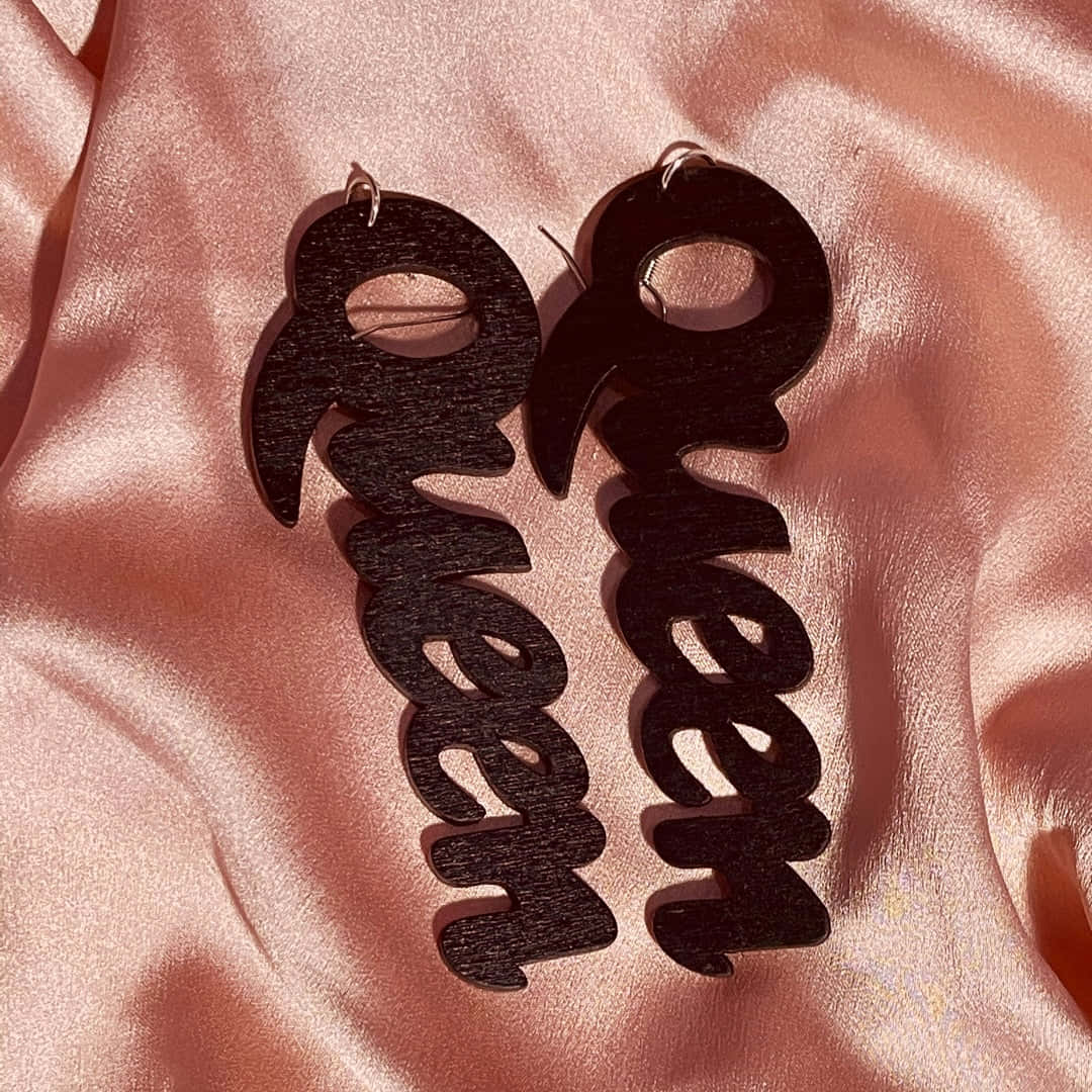 Queen letter earrings, black wooden, soft pink satin fabric, SD Desktop Wallpaper
