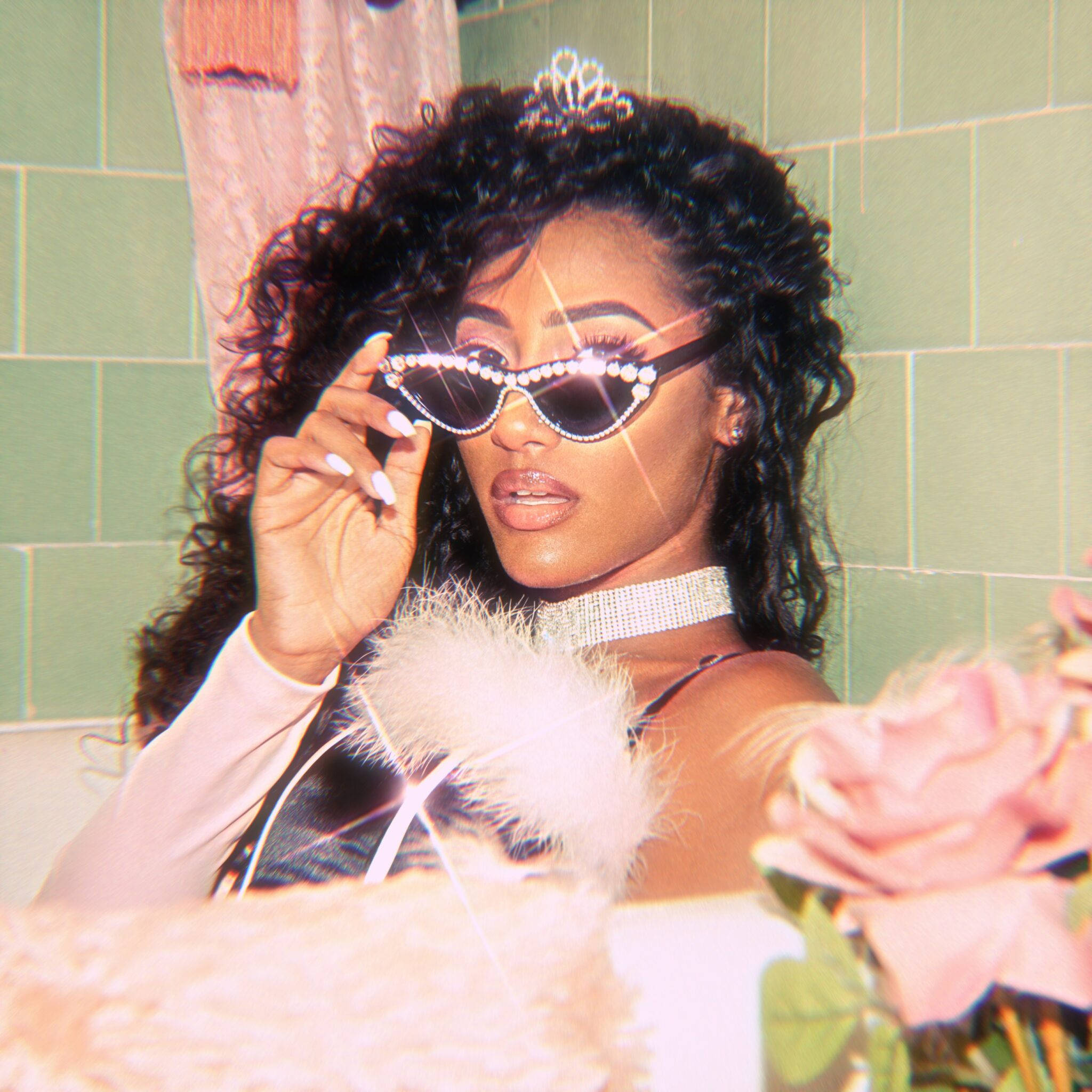 Beautiful Baddie Princess, curly hair, pearl sunglasses, Full HD Desktop Wallpaper