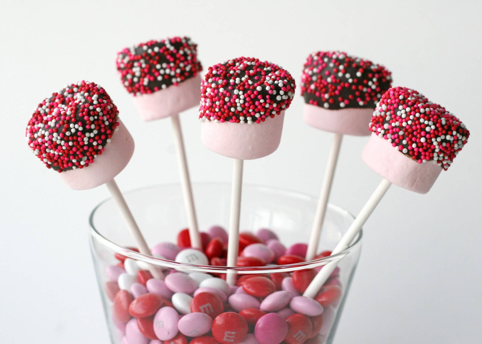 Pink Red Marshmallow, chocolate-dipped marshmallow pops, red white and pink sprinkles, HD Desktop Wallpaper