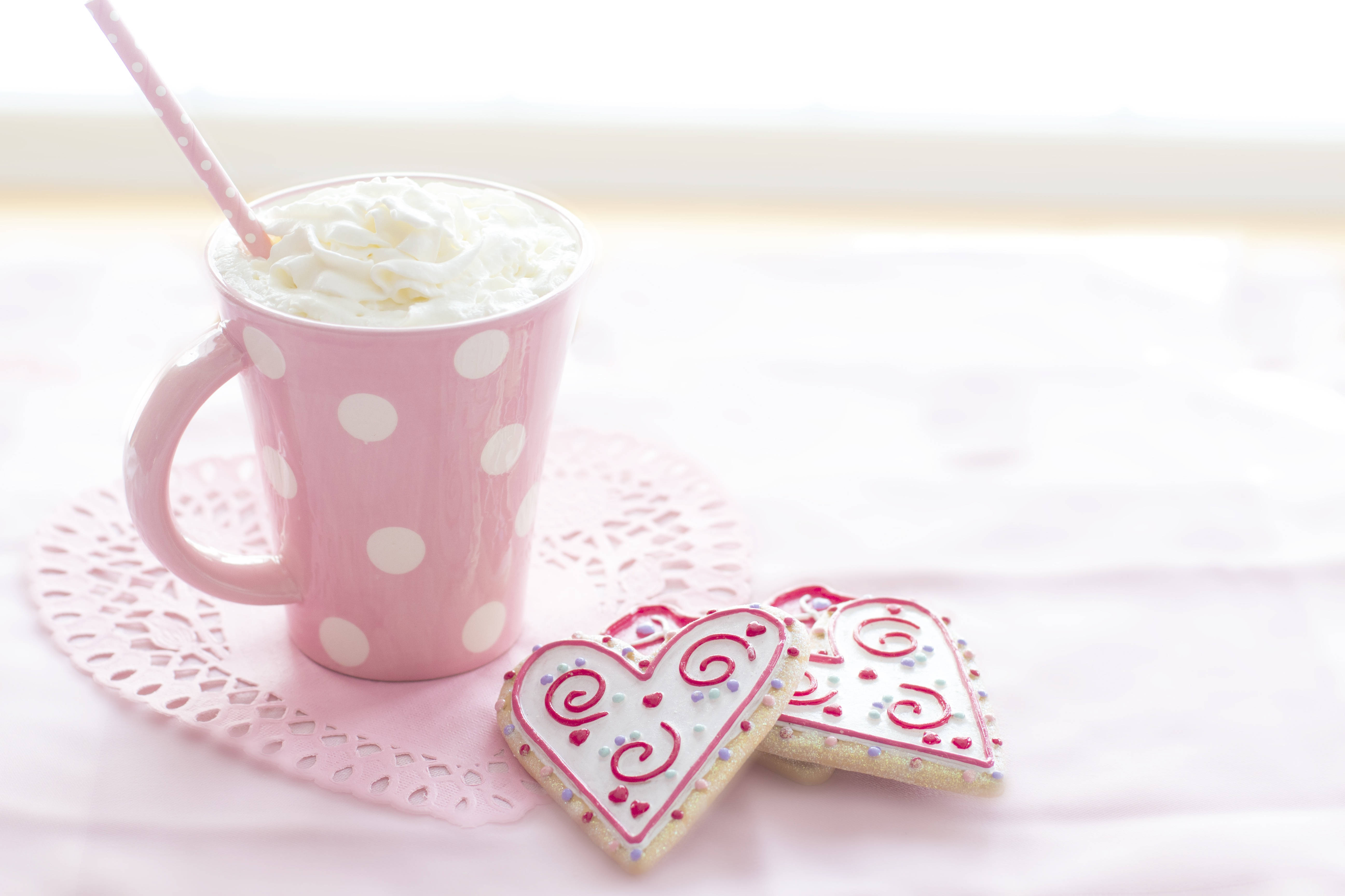 pink polka-dot mug, whipped cream, straw, 5K Desktop Wallpaper