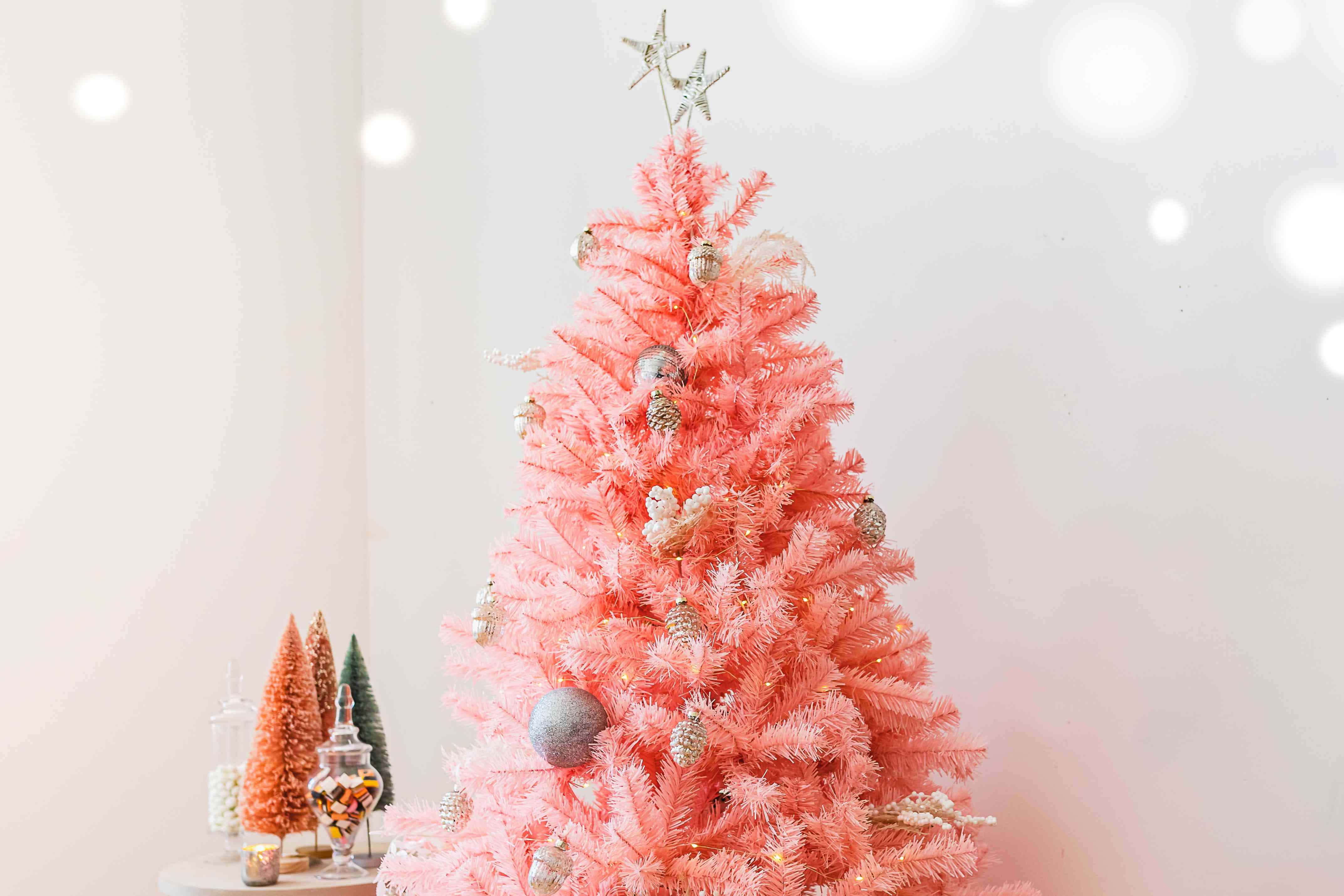 vintage pink christmas tree decor, pink Christmas tree, silver ornaments, 4K Desktop Wallpaper