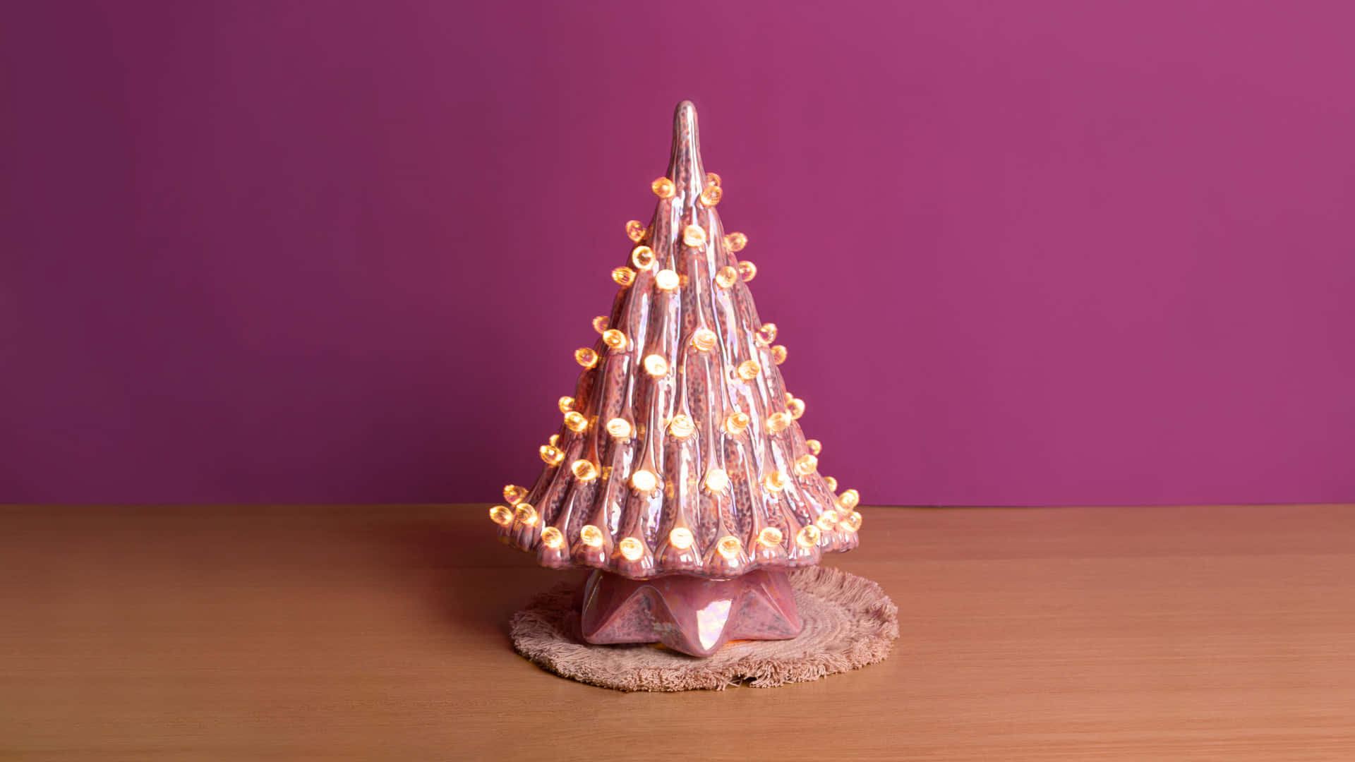 vintage pink christmas tree lights, pink ceramic Christmas tree, warm lights, Full HD Desktop Wallpaper
