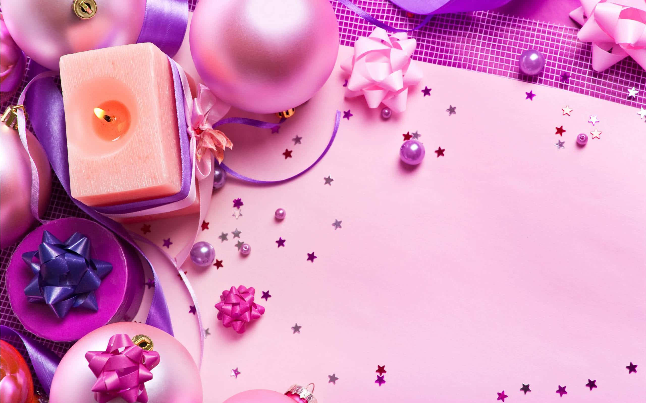 Pink Christmas, festive pink and purple holiday arrangement, ornaments, 2K Desktop Wallpaper