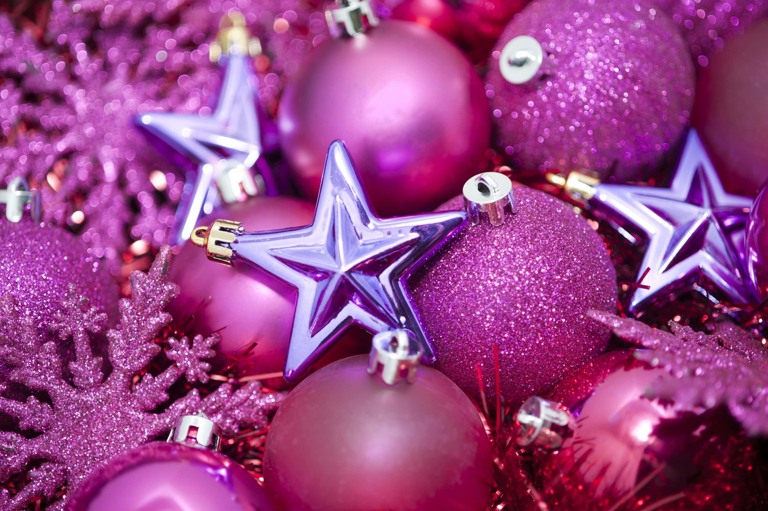 Pink Christmas Glitter Stars, shiny purple Christmas ornaments, glittery purple snowflake decorations, 2K Desktop Wallpaper