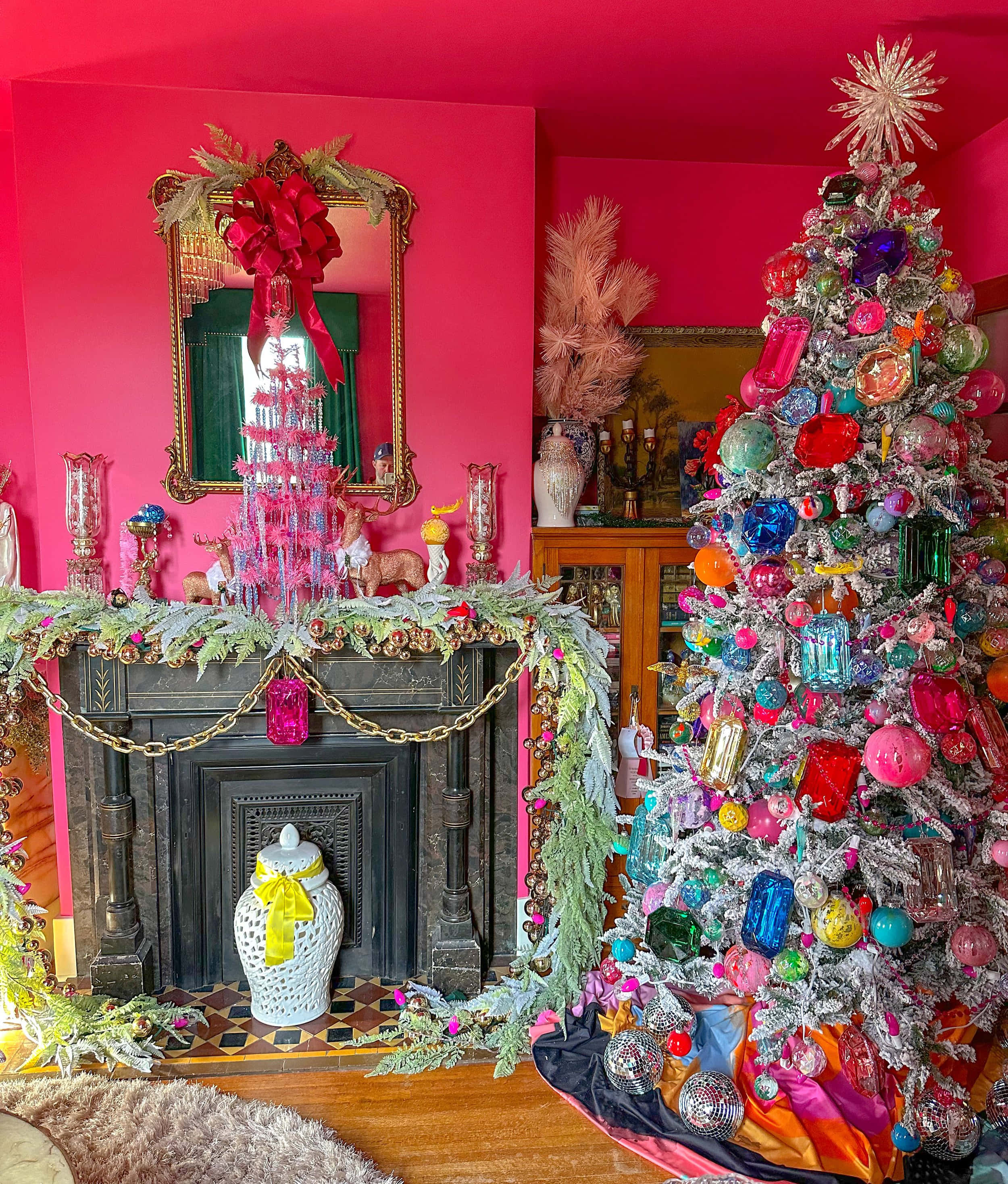 vintage pink christmas decor, pink room, silver Christmas tree, 2K Phone Wallpaper