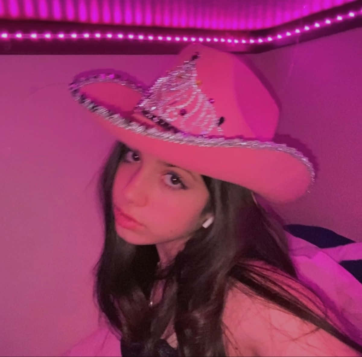 pink cowgirl hat, glittering pink cowboy hat, vibrant pink LED lights, SD Desktop Wallpaper
