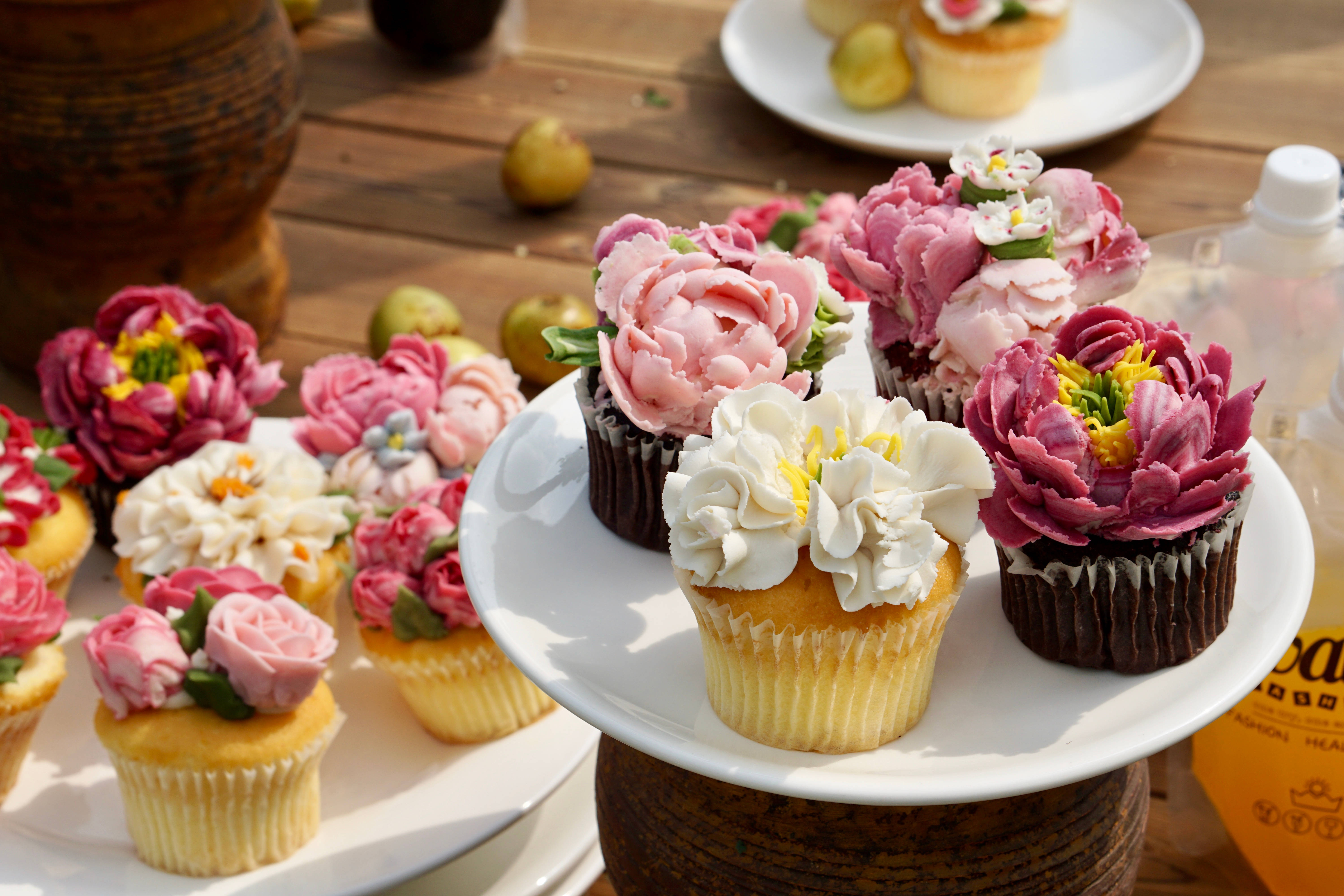 Flower Bouquet Cupcake, pink, white, 5K Desktop Wallpaper