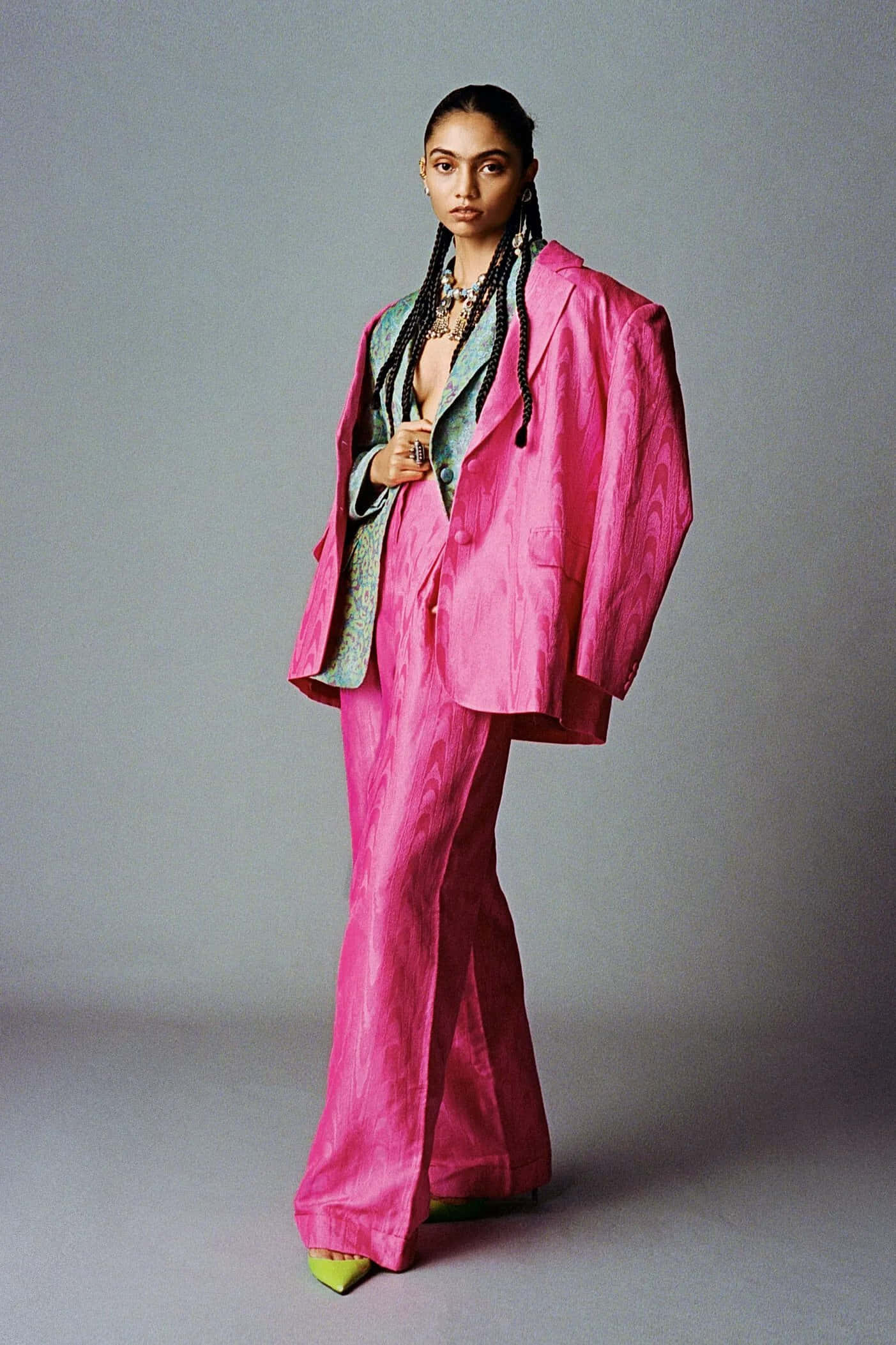 pink suit, green heels, neutral gray studio backdrop, Full HD Phone Wallpaper