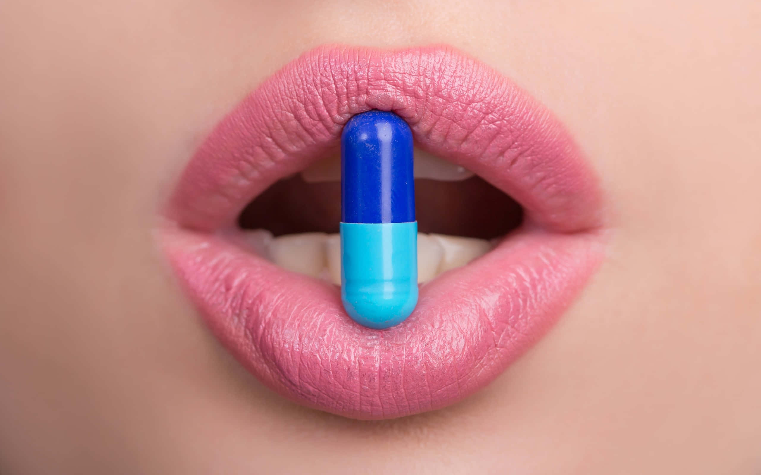 Pink Lips, blue, cyan, 2K Desktop Wallpaper