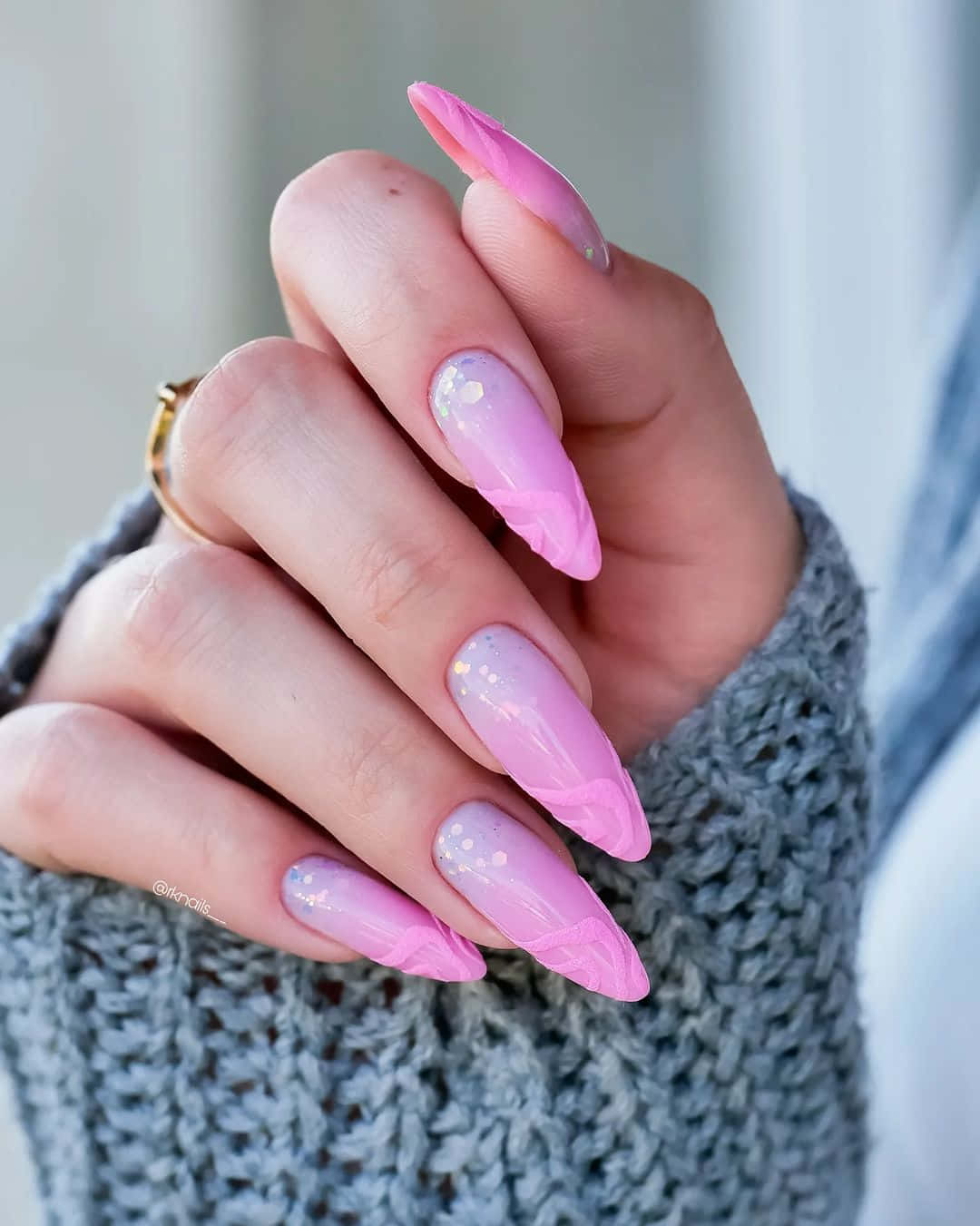 pink glitter nails, gold ring, gray knit sweater sleeve, HD Phone Wallpaper