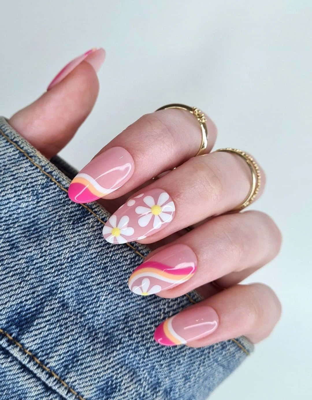 pastel pink nails, white daisies, wavy pink orange stripes, HD Phone Wallpaper