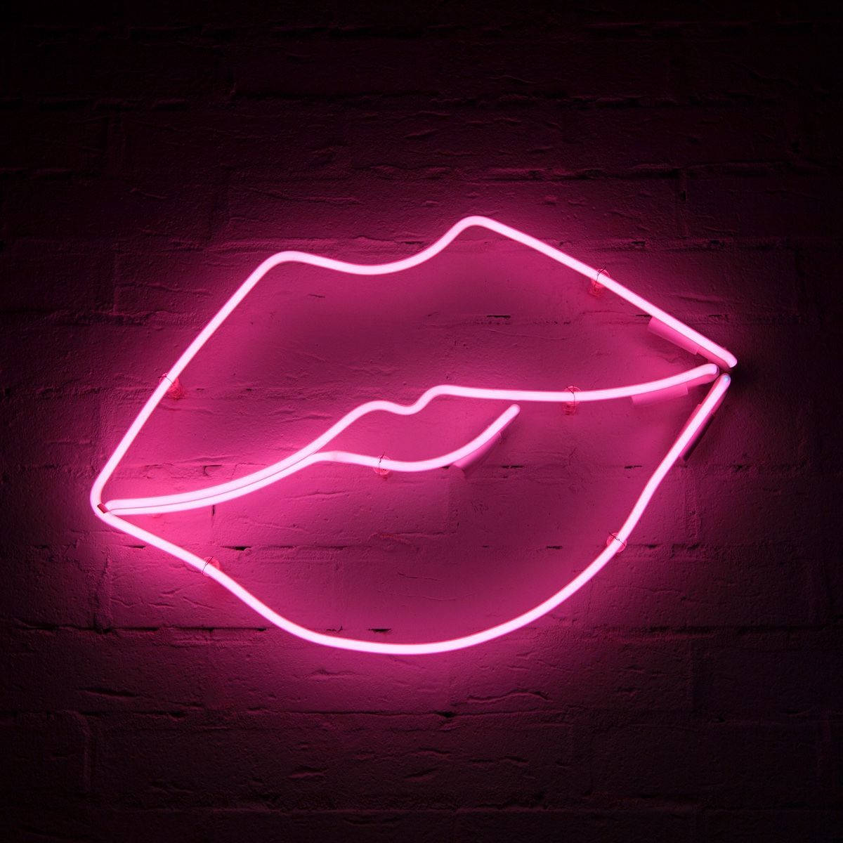 pink neon sign, lips, dark brick wall, SD Desktop Wallpaper
