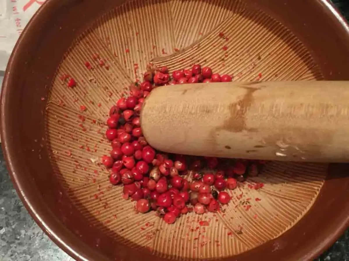 pink peppercorn, wooden pestle, terracotta mortar, SD Desktop Wallpaper