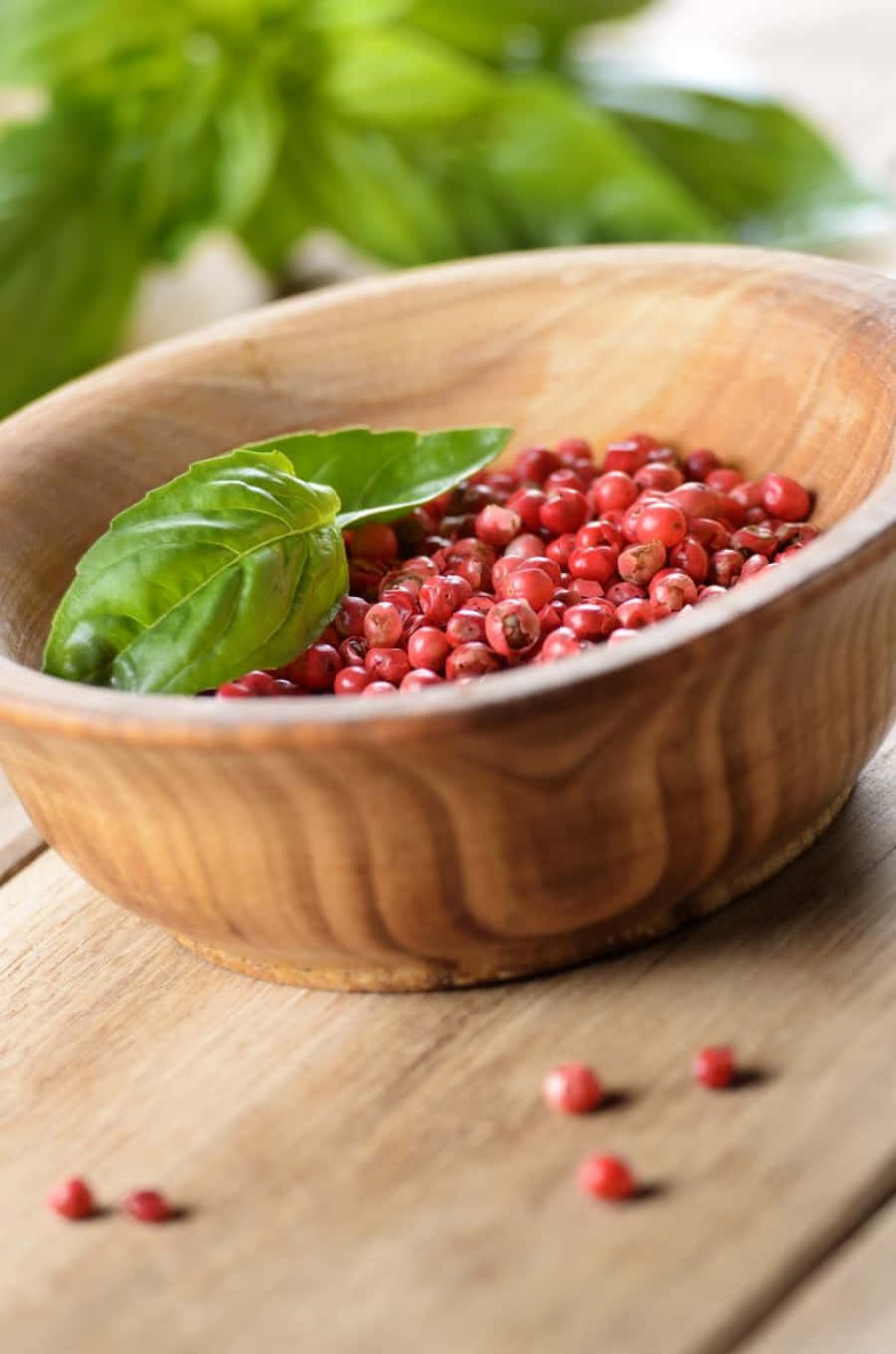 Pink Peppercorn, wooden spoon, vibrant red peppercorns, HD Phone Wallpaper