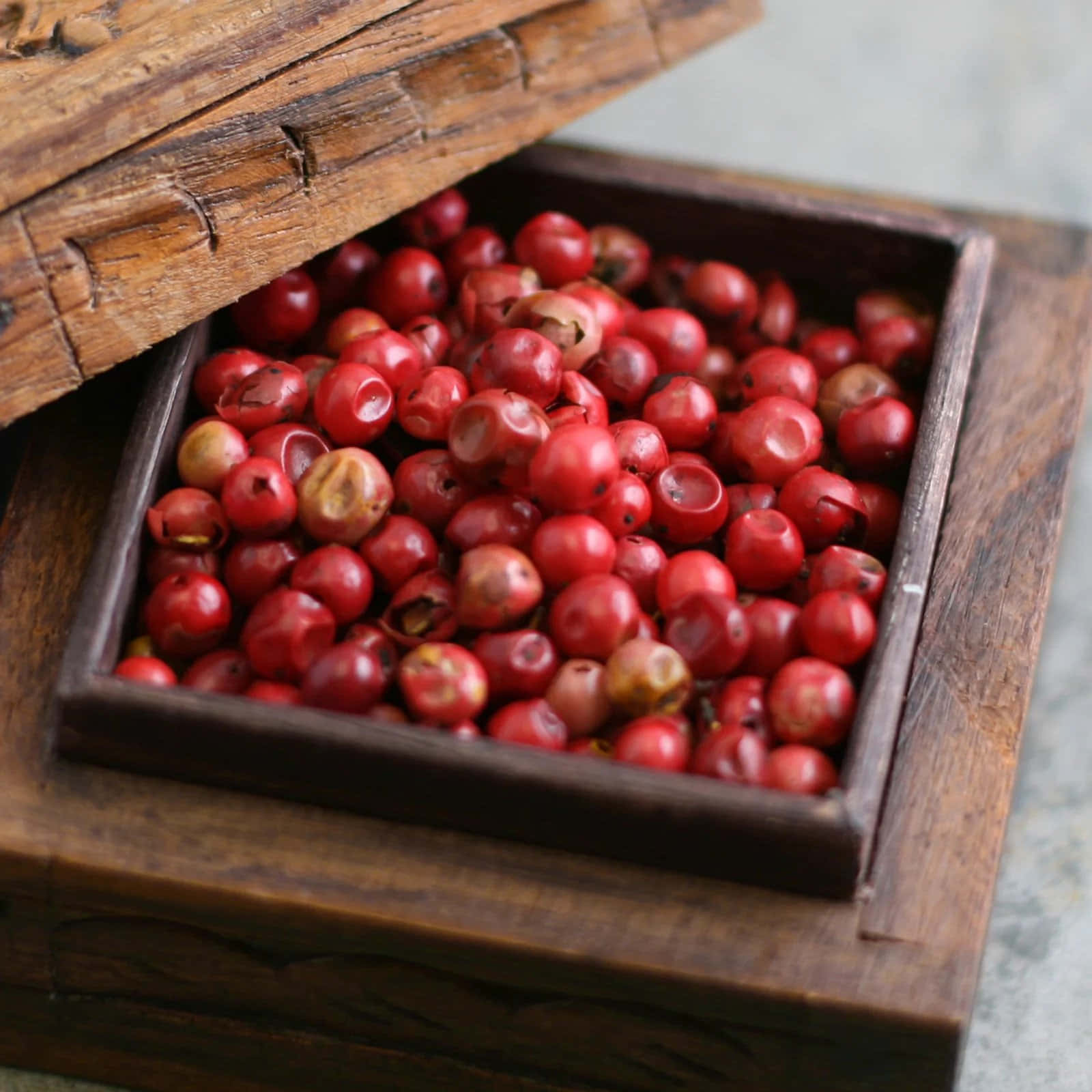 Pink Peppercorn, rustic wooden box, vibrant red peppercorns, HD Desktop Wallpaper