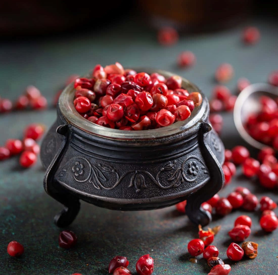 Pink Peppercorn, ornate black ceramic bowl, vibrant red peppercorns, SD Desktop Wallpaper