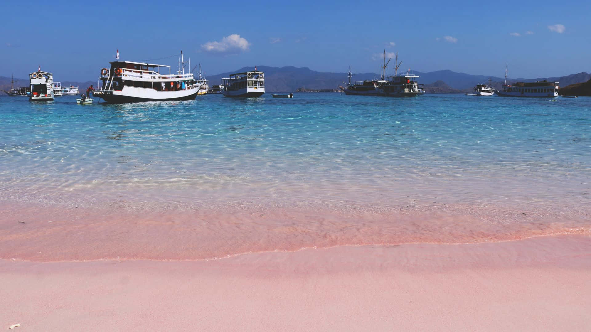 Pink Sand Beach, turquoise water, boats, Full HD Desktop Wallpaper