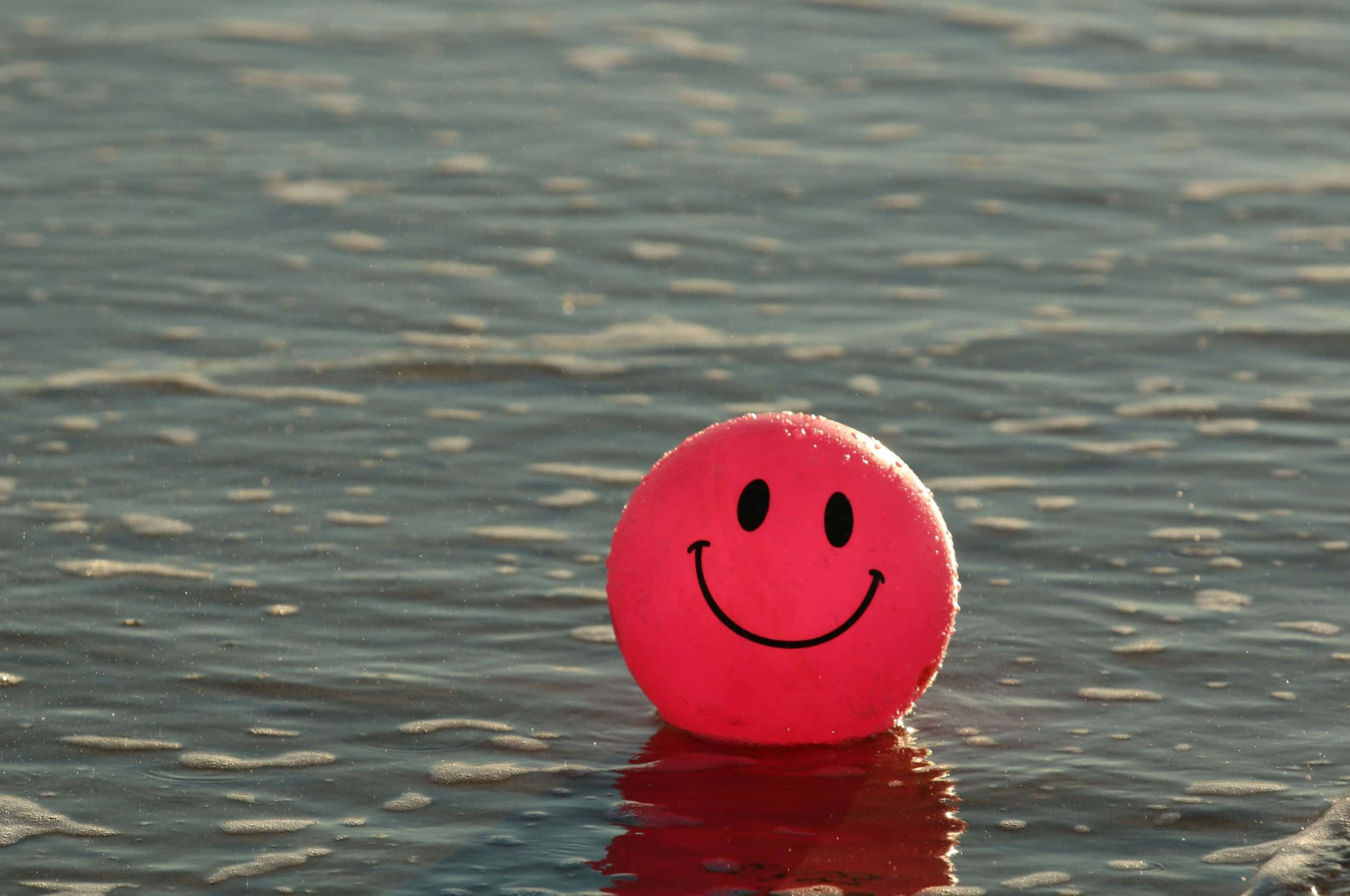 Pink Smiley Face, balloonon, ocean water, 2K Desktop Wallpaper