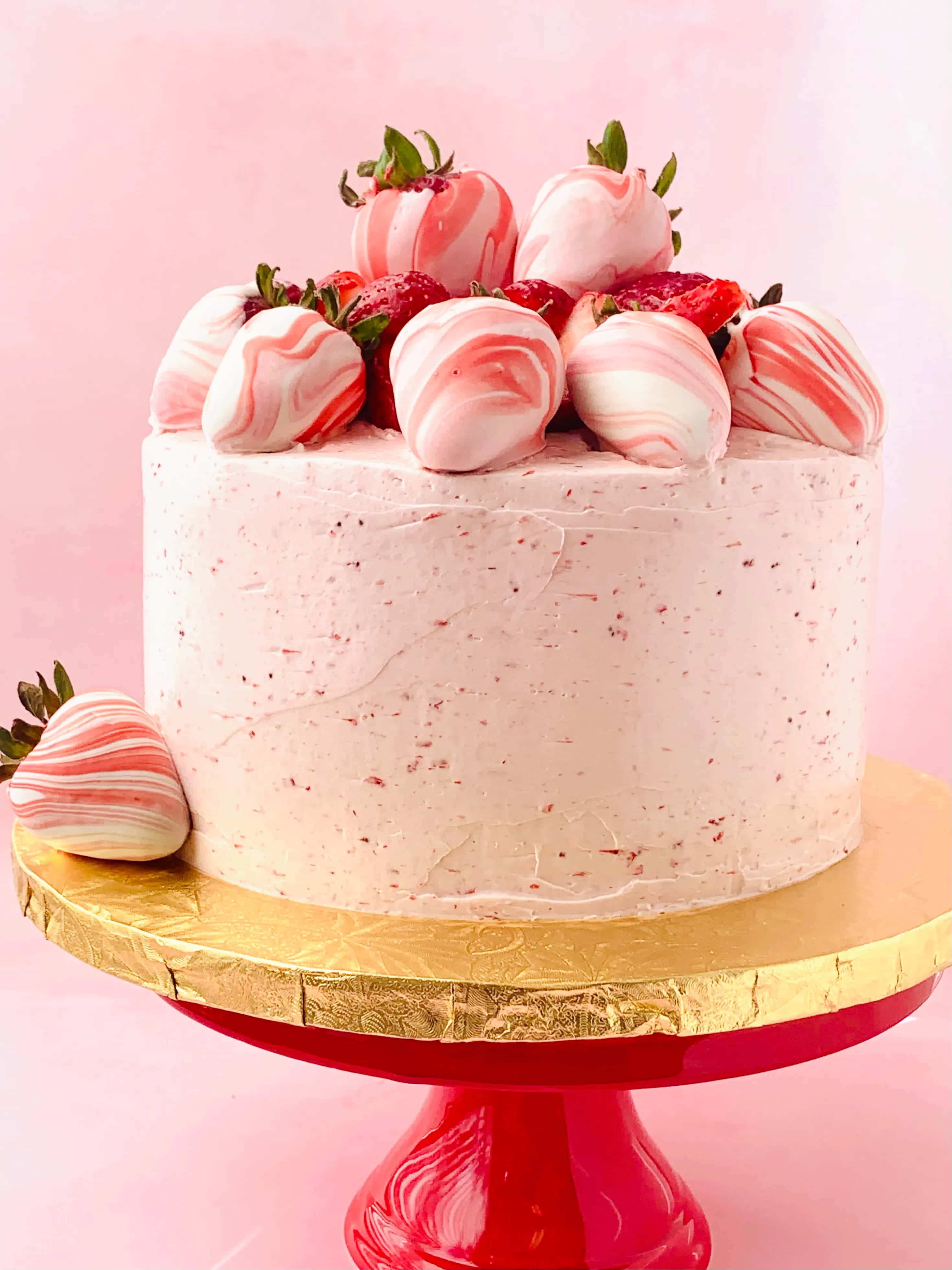 Pink Strawberry Cake, pink marbled chocolate strawberries, red gold cake stand, 4K Phone Wallpaper