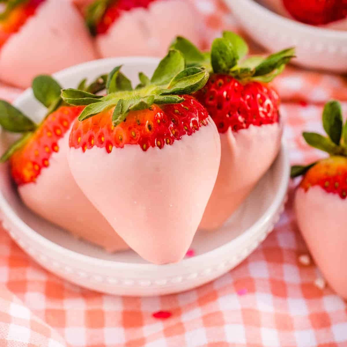 pink chocolate, strawberries, white bowl, SD Desktop Wallpaper