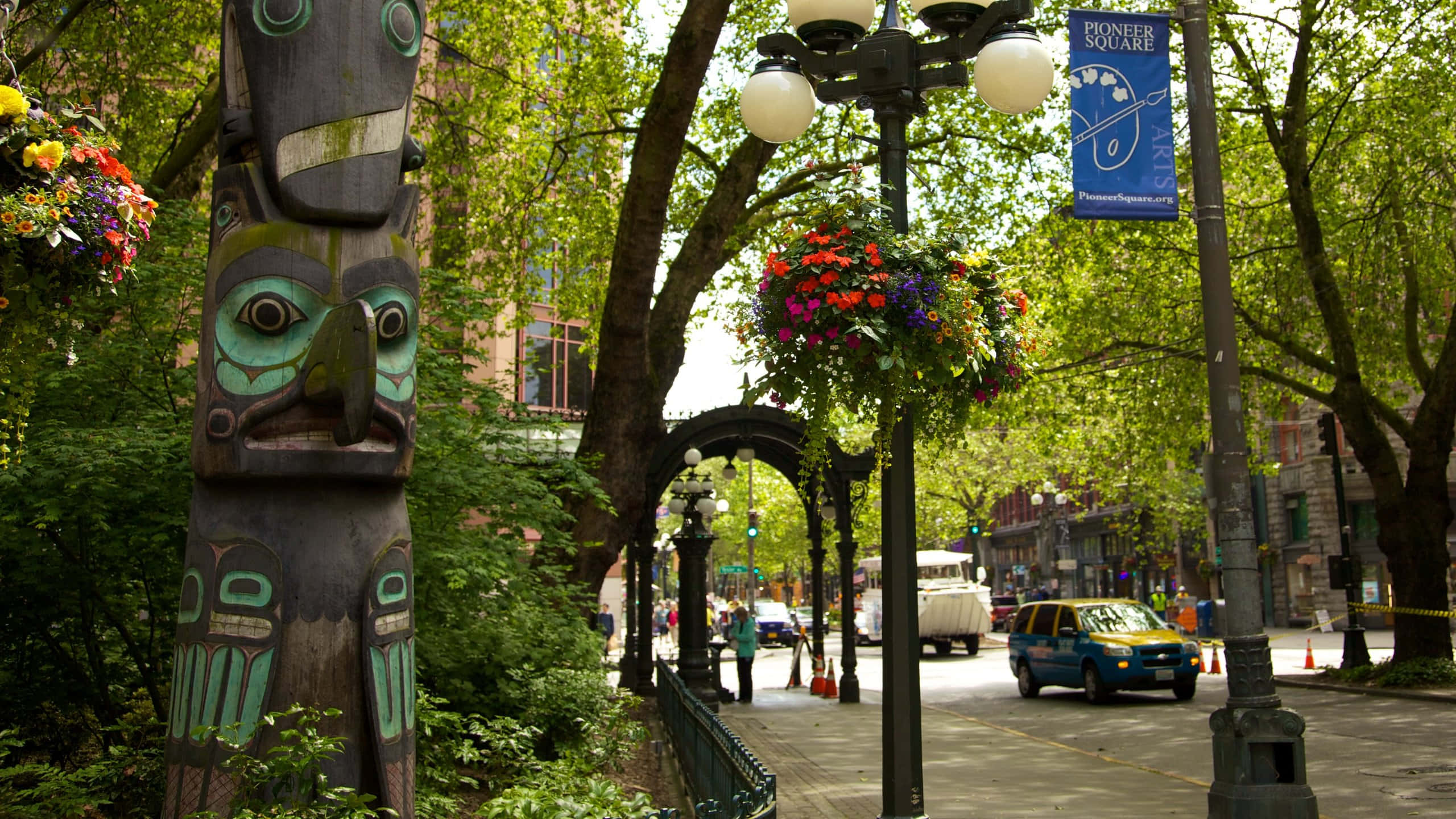 Pioneer Square, totem pole, green, 2K Desktop Wallpaper