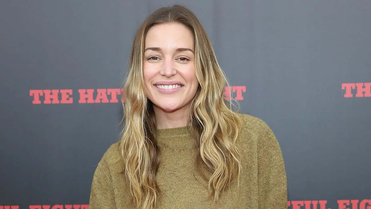 Piper Perabo, long wavy blonde hair, green sweater, HD Desktop Wallpaper