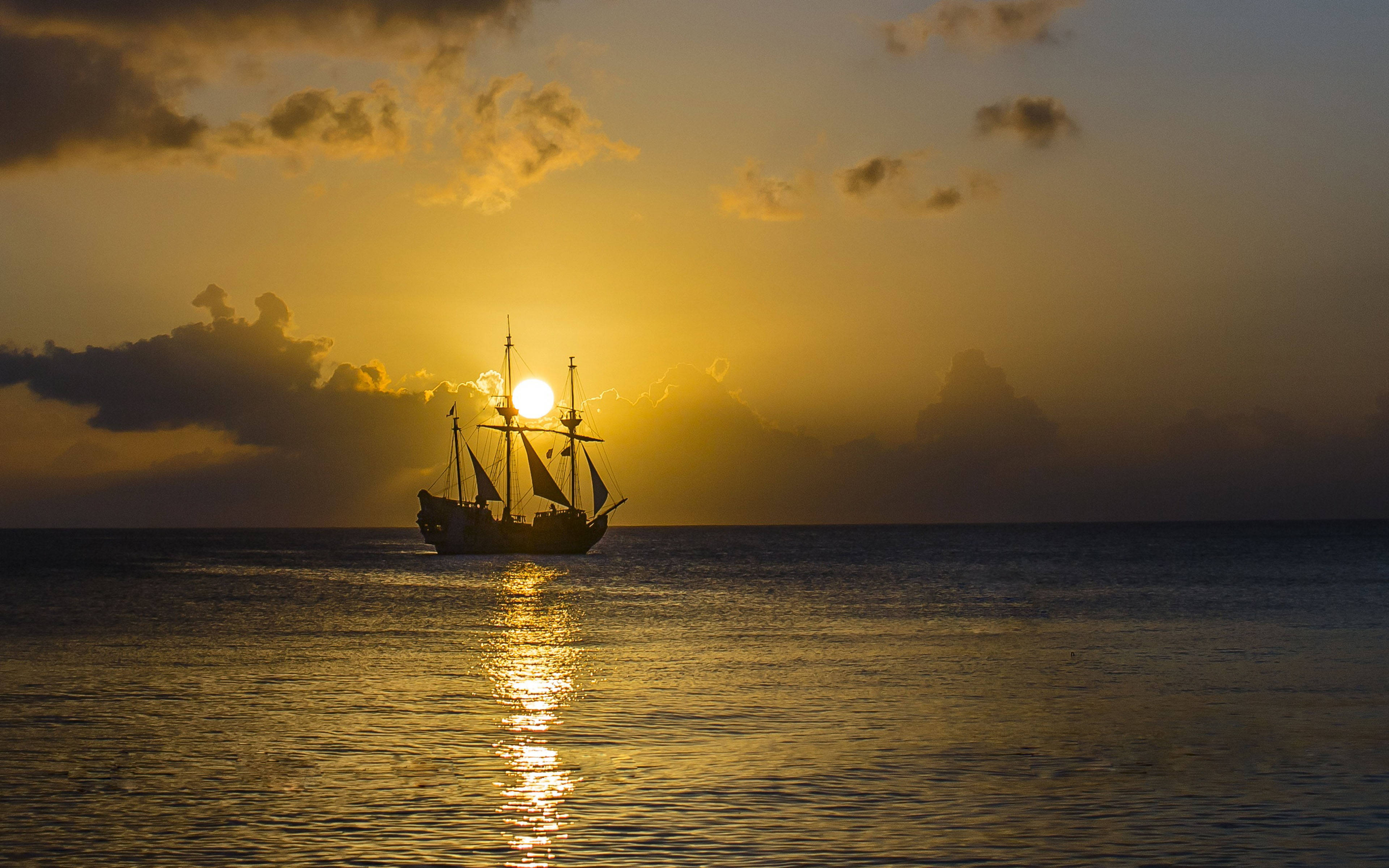 Pirate Ship, sunset, golden light, 4K Desktop Wallpaper