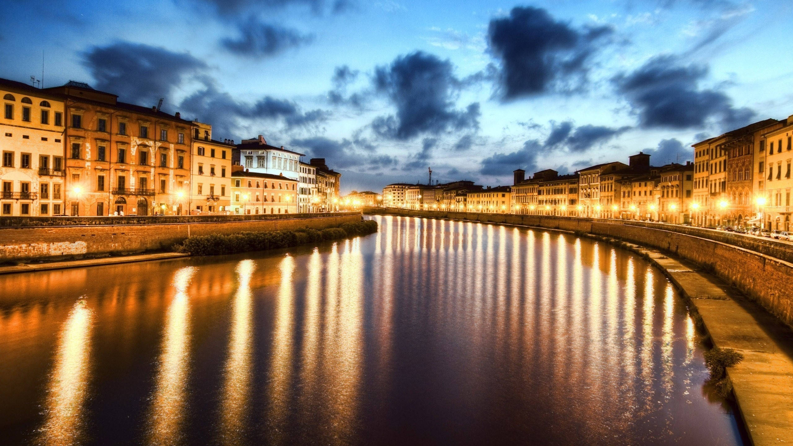 Pisa, canal, evening, 2K Desktop Wallpaper