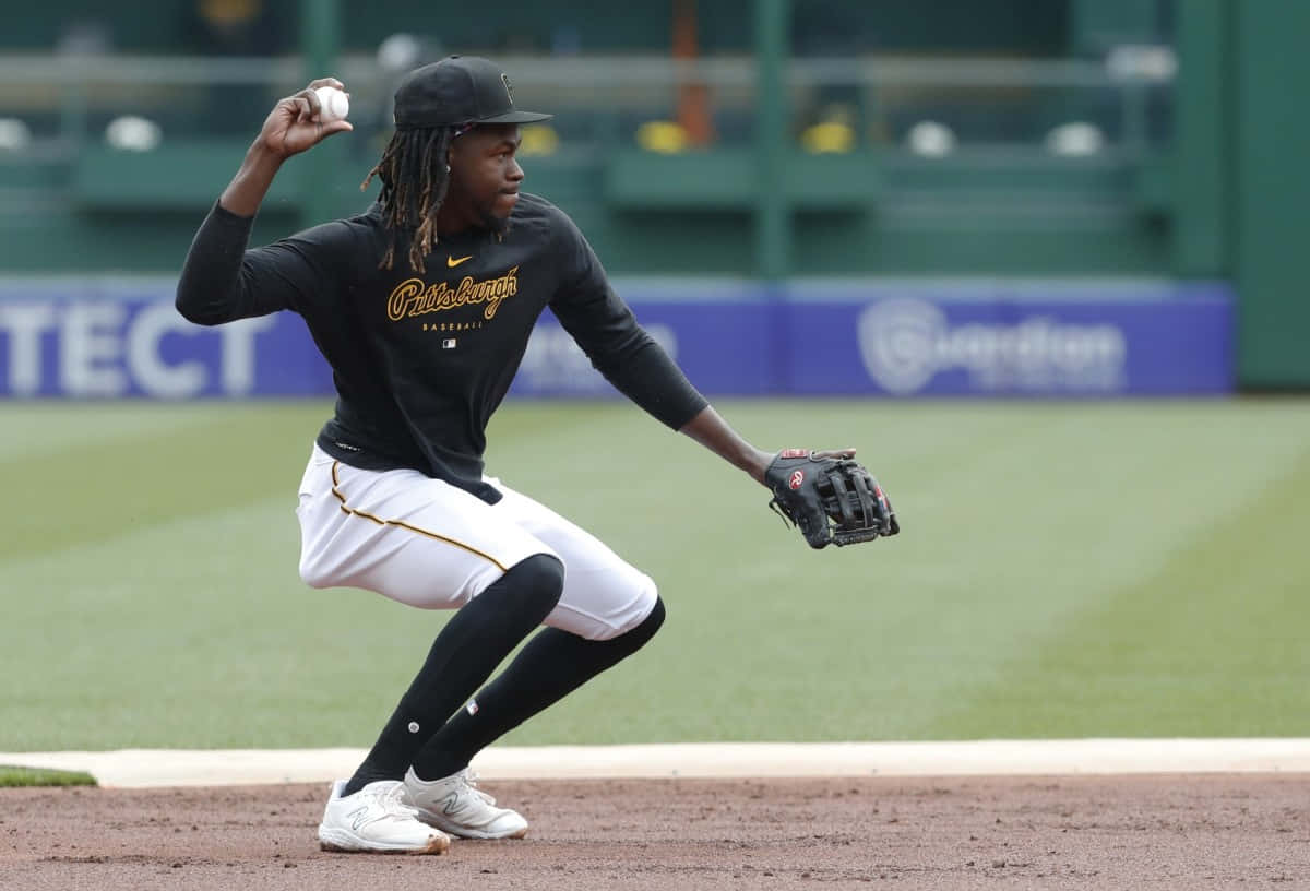 Pittsburgh Pirates, black Pittsburgh uniform, dirt field, SD Desktop Wallpaper