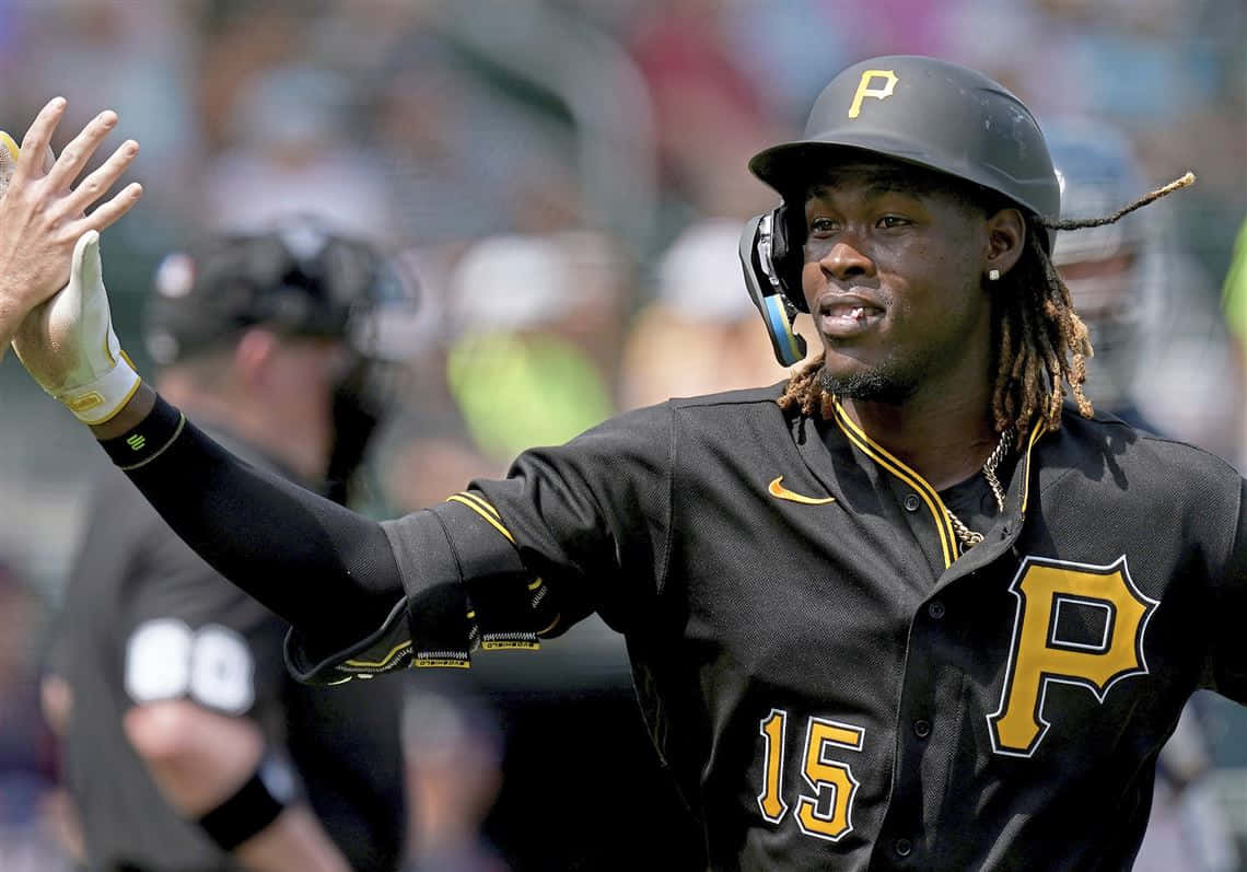 Pittsburgh Pirates, black and gold uniform, helmet, SD Desktop Wallpaper