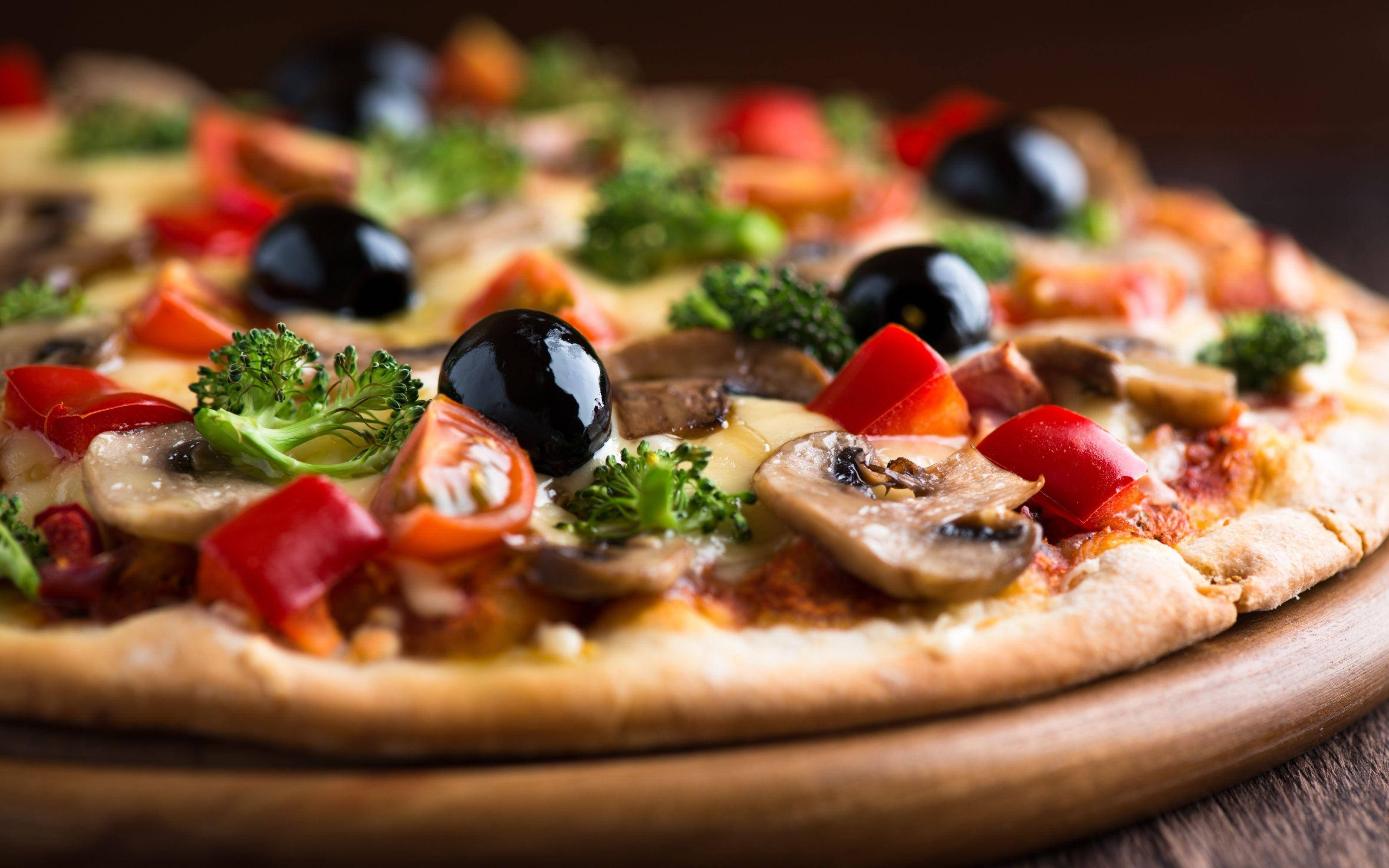 Pizza Hut, vegetable pizza, broccoli, 2K Desktop Wallpaper