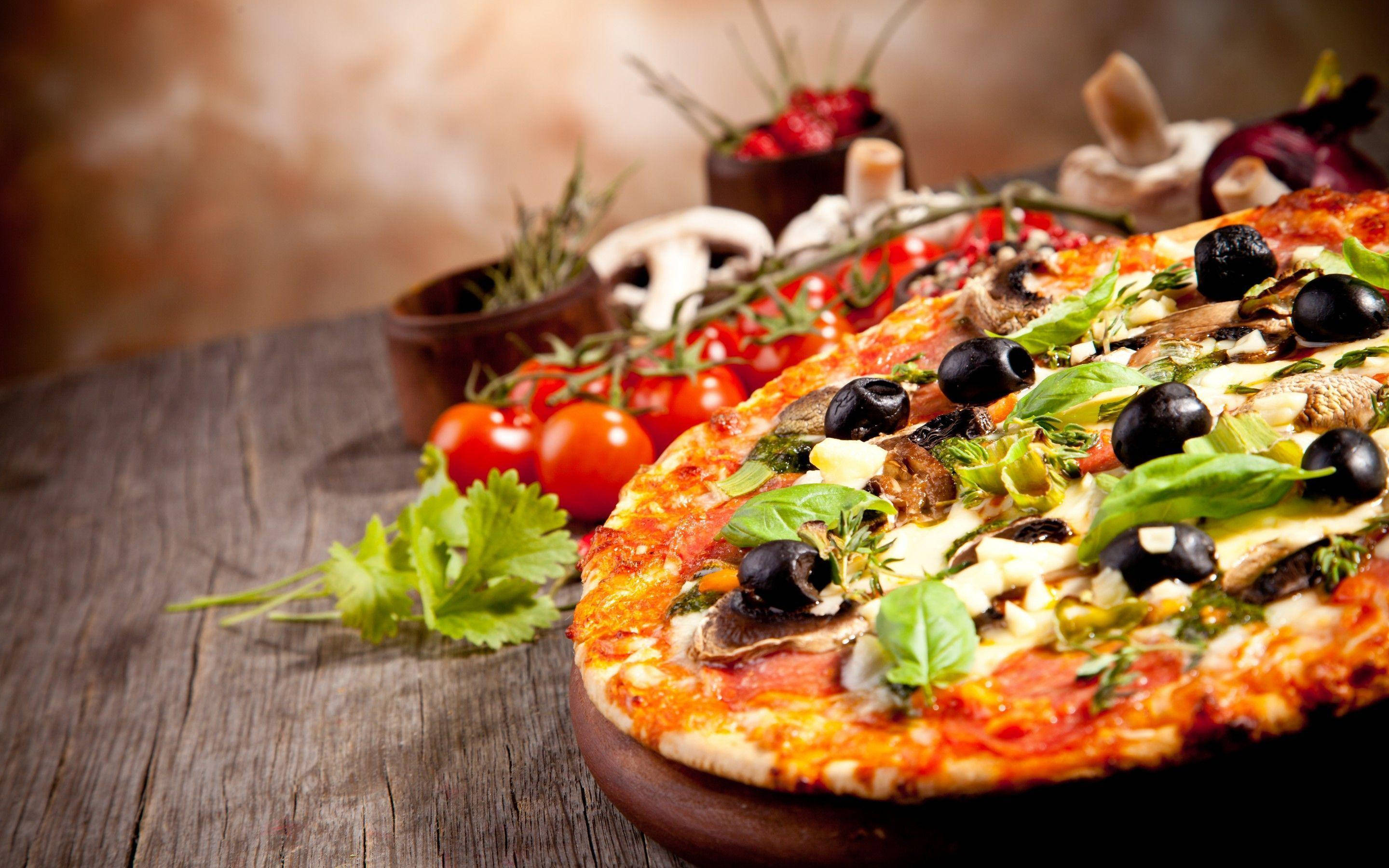 Pizza Hut, olives, mushrooms, 2K Desktop Wallpaper
