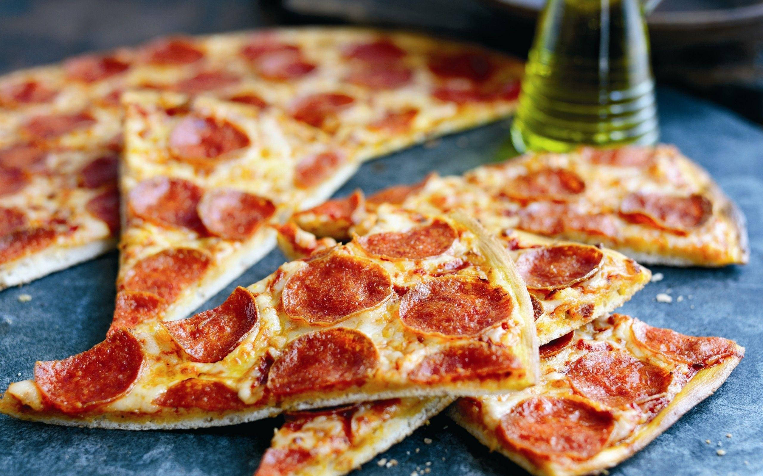 thin detroit pizza, pepperoni pizza slices, dark slate surface, 2K Desktop Wallpaper