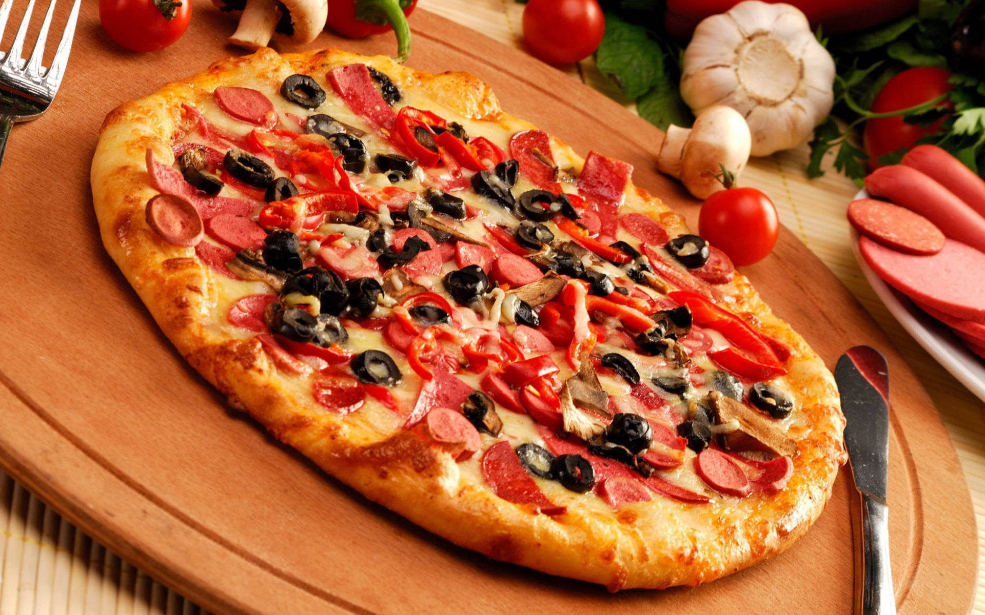 mushroom and pepperoni pizza, oval pizza, pepperoni olives, Full HD Desktop Wallpaper