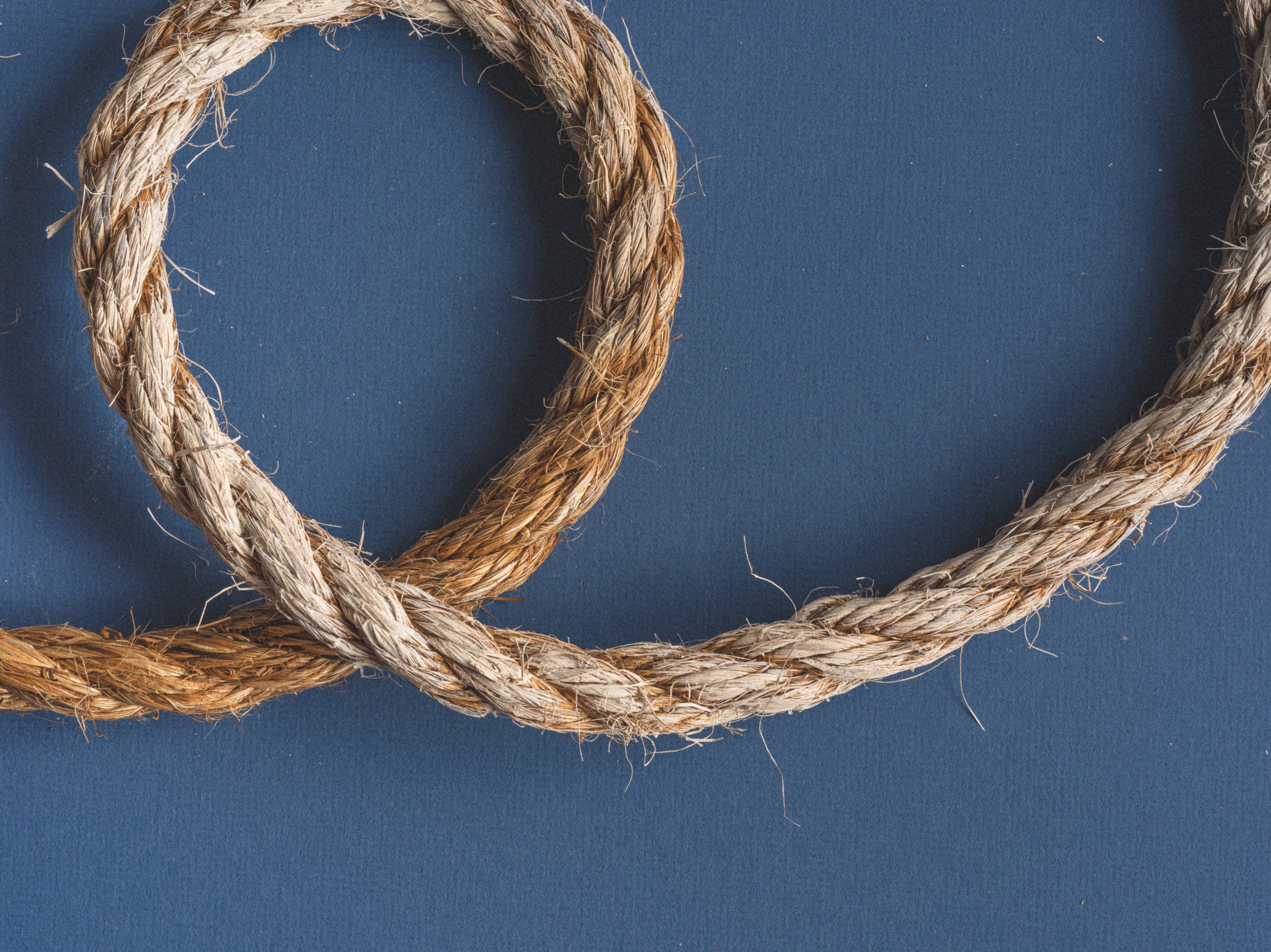brown curled rope, natural fiber rope, deep blue background, 2K Desktop Wallpaper
