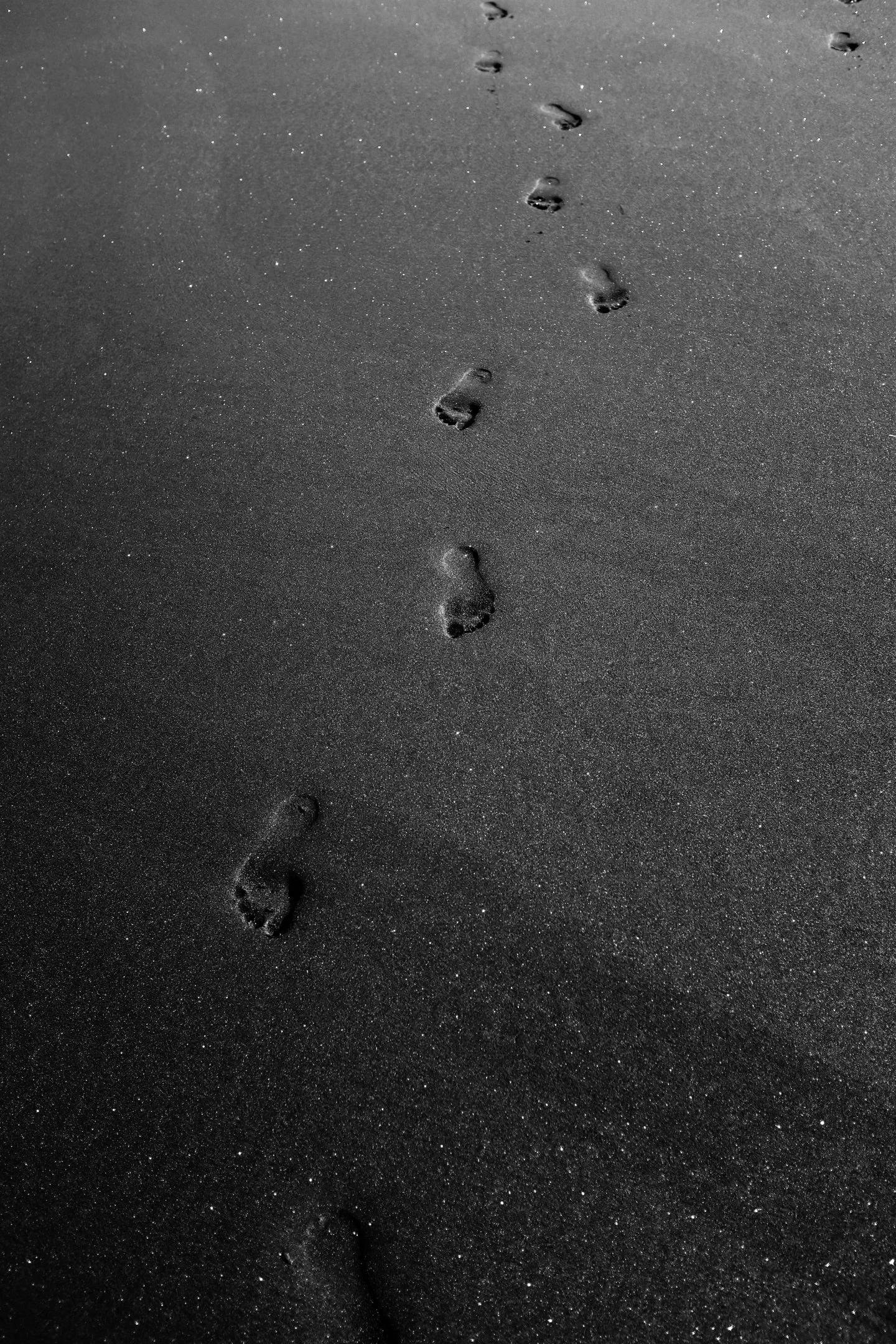 Plain Black iPhone, sandy beach, wet sand, Full HD Phone Wallpaper
