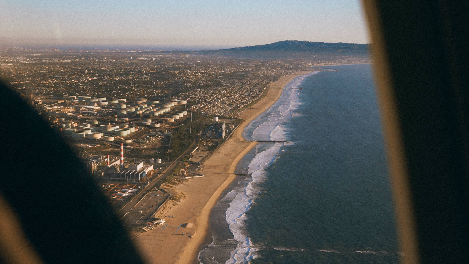 plane window, wide shoreline, coastal cityscape, Full HD Desktop Wallpaper