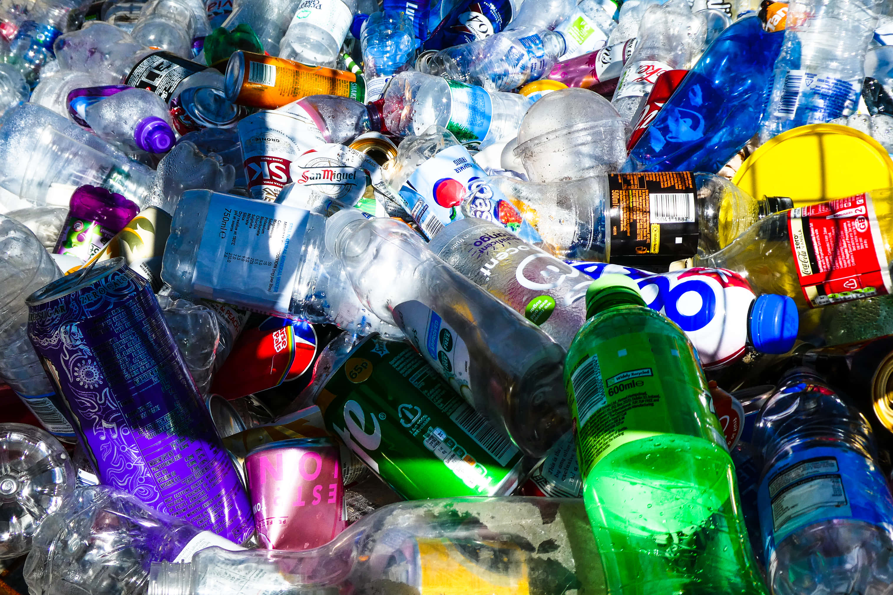 plastic bottles, aluminum cans, bright sunlight, 2K Desktop Wallpaper