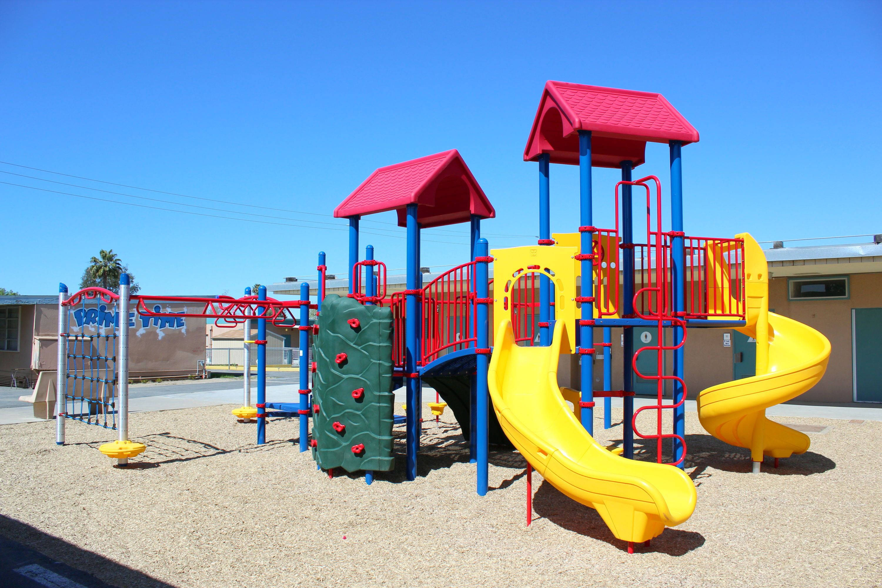 yellow slides, red roofs, blue structures, 2K Desktop Wallpaper