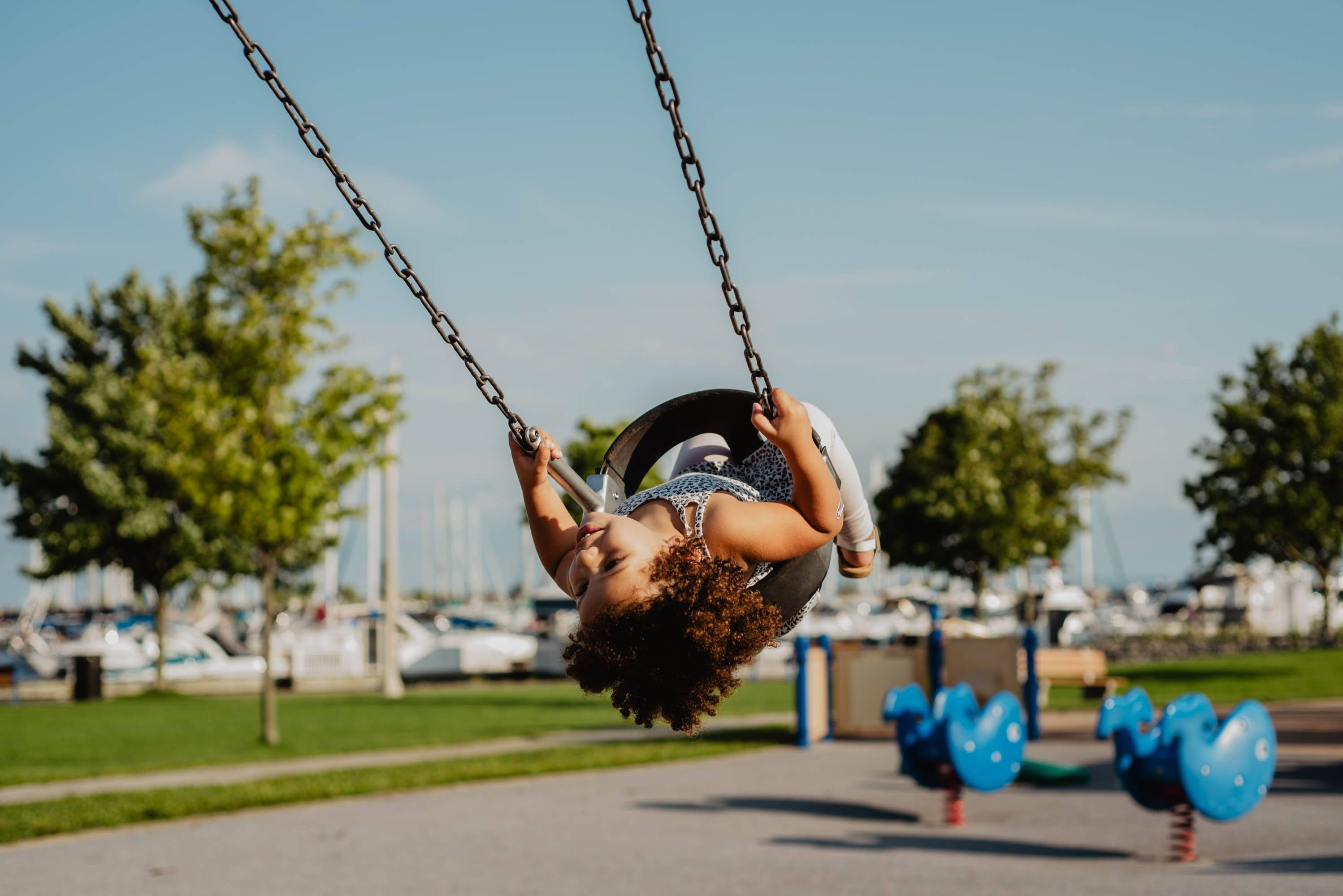 girl, tire playground swing, sunny waterfront playground, 2K Desktop Wallpaper