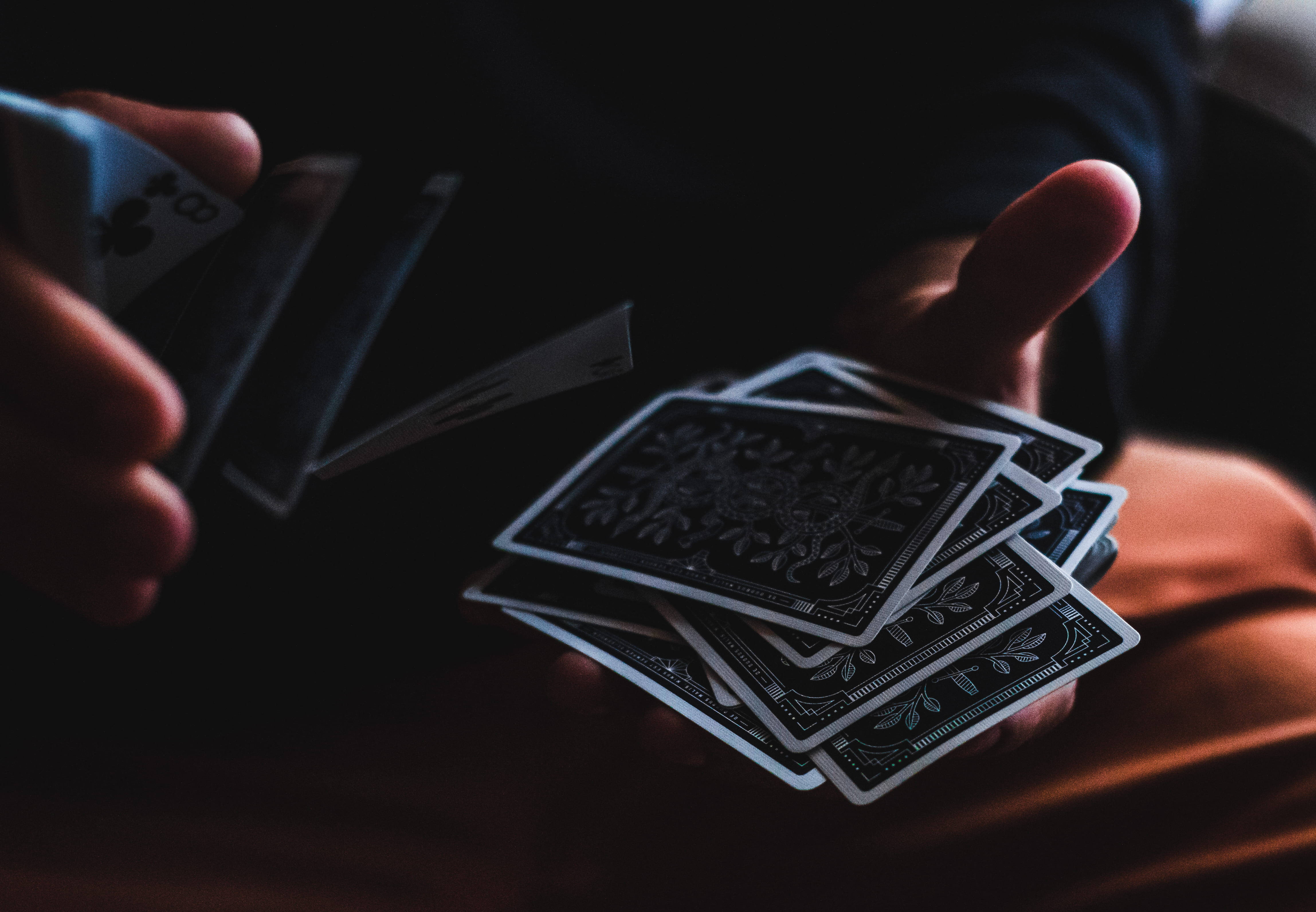 playing cards, hands, fanning out, 4K Desktop Wallpaper